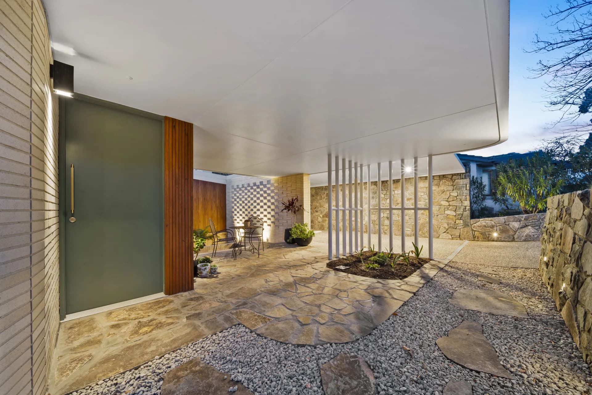 90 Finniss Crescent, Narrabundah - Thumbnail 2