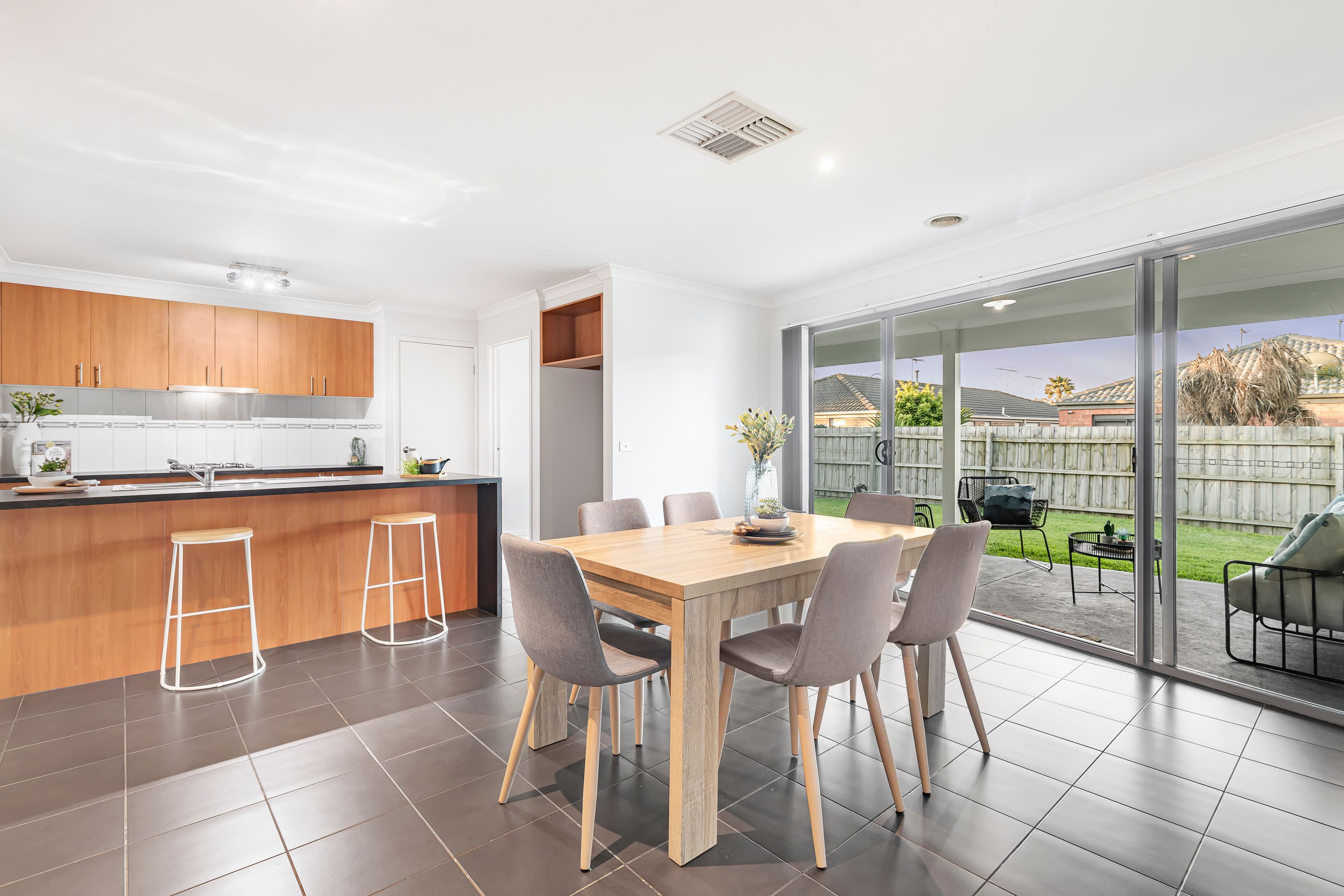 42 Ebony Street, Cranbourne VIC 3977, Cranbourne - Thumbnail 4