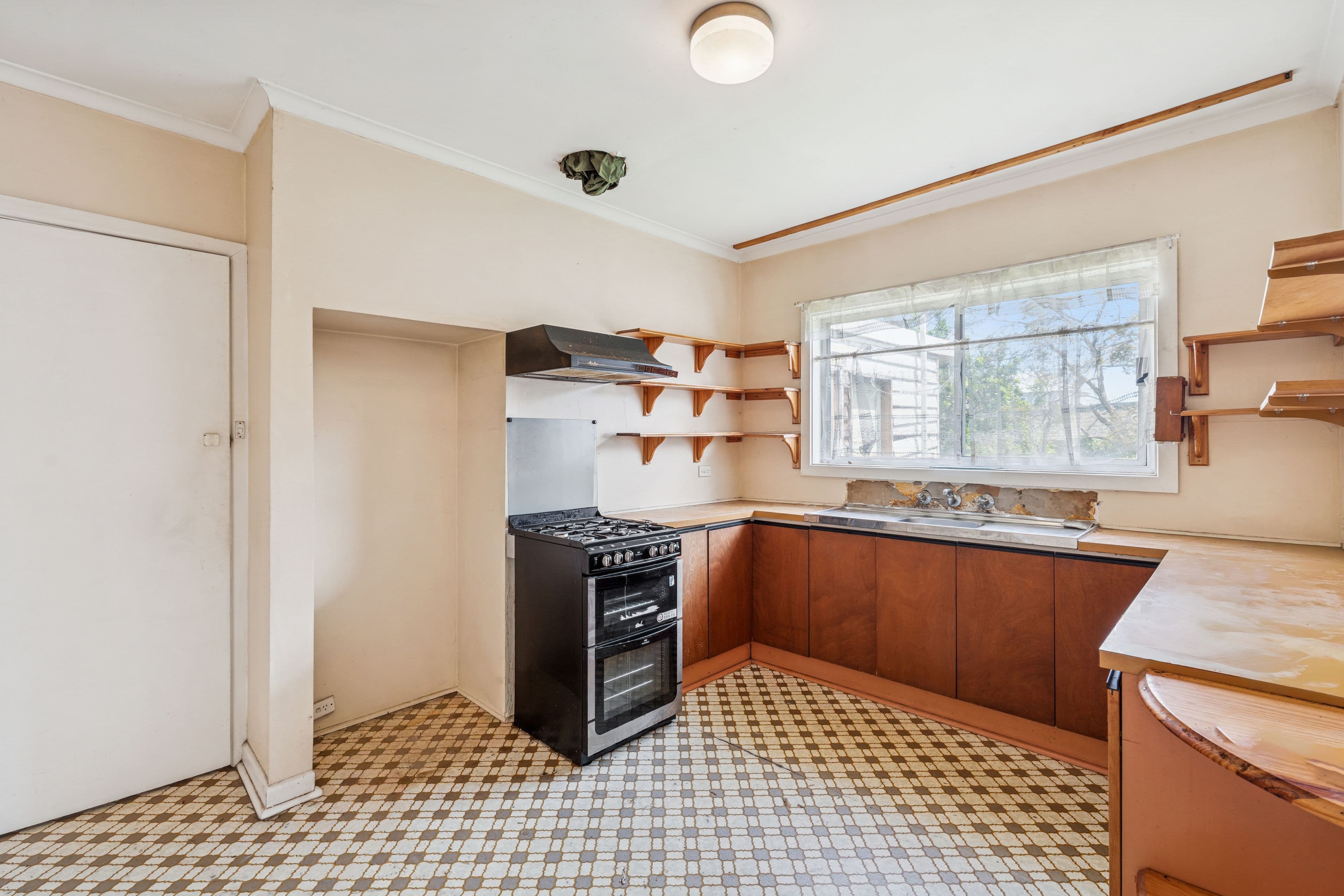 14 Hillcroft Street, Reservoir VIC 3073, Reservoir - Thumbnail 6