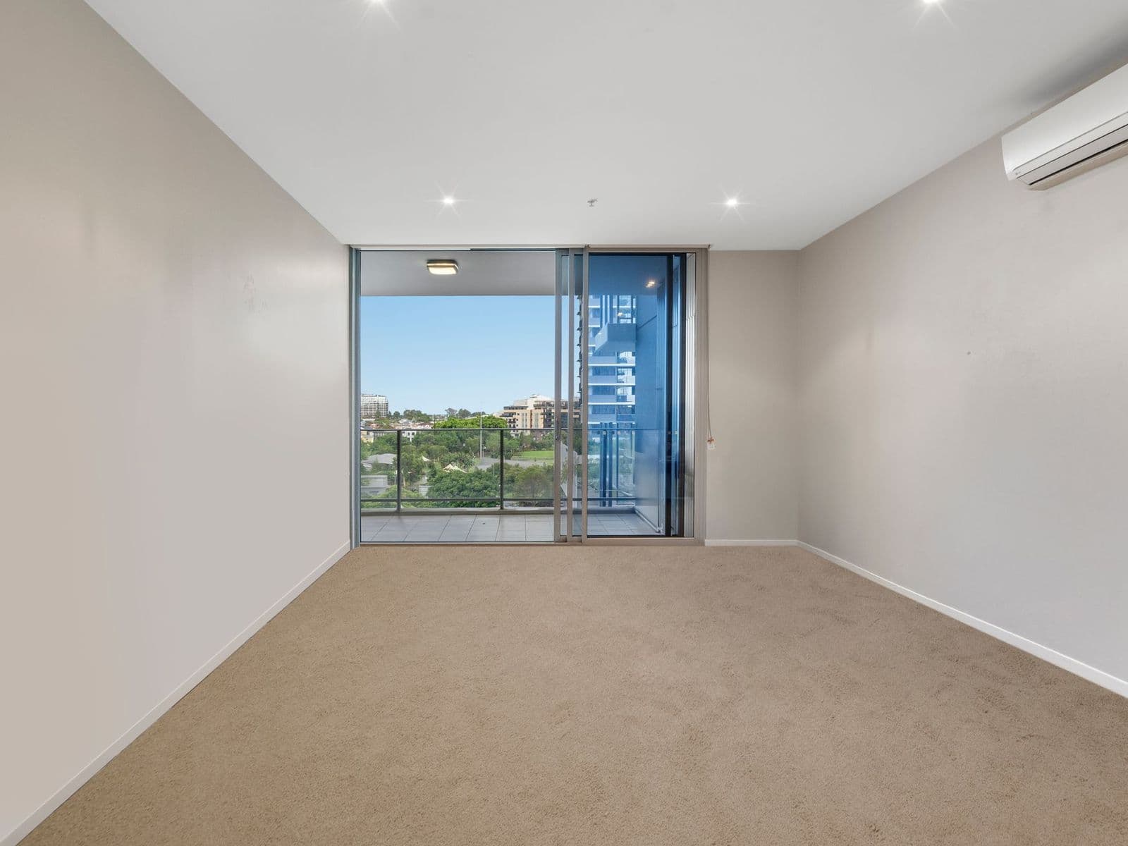 37C Harbour Road, Hamilton - Thumbnail 2