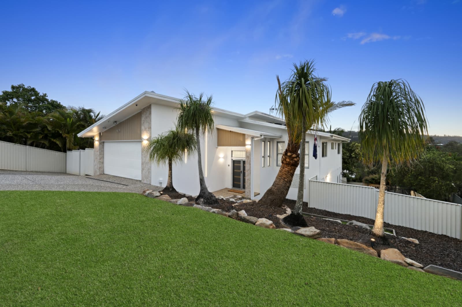 12 Finnagin Drive,Bonogin, Bonogin - Image 1