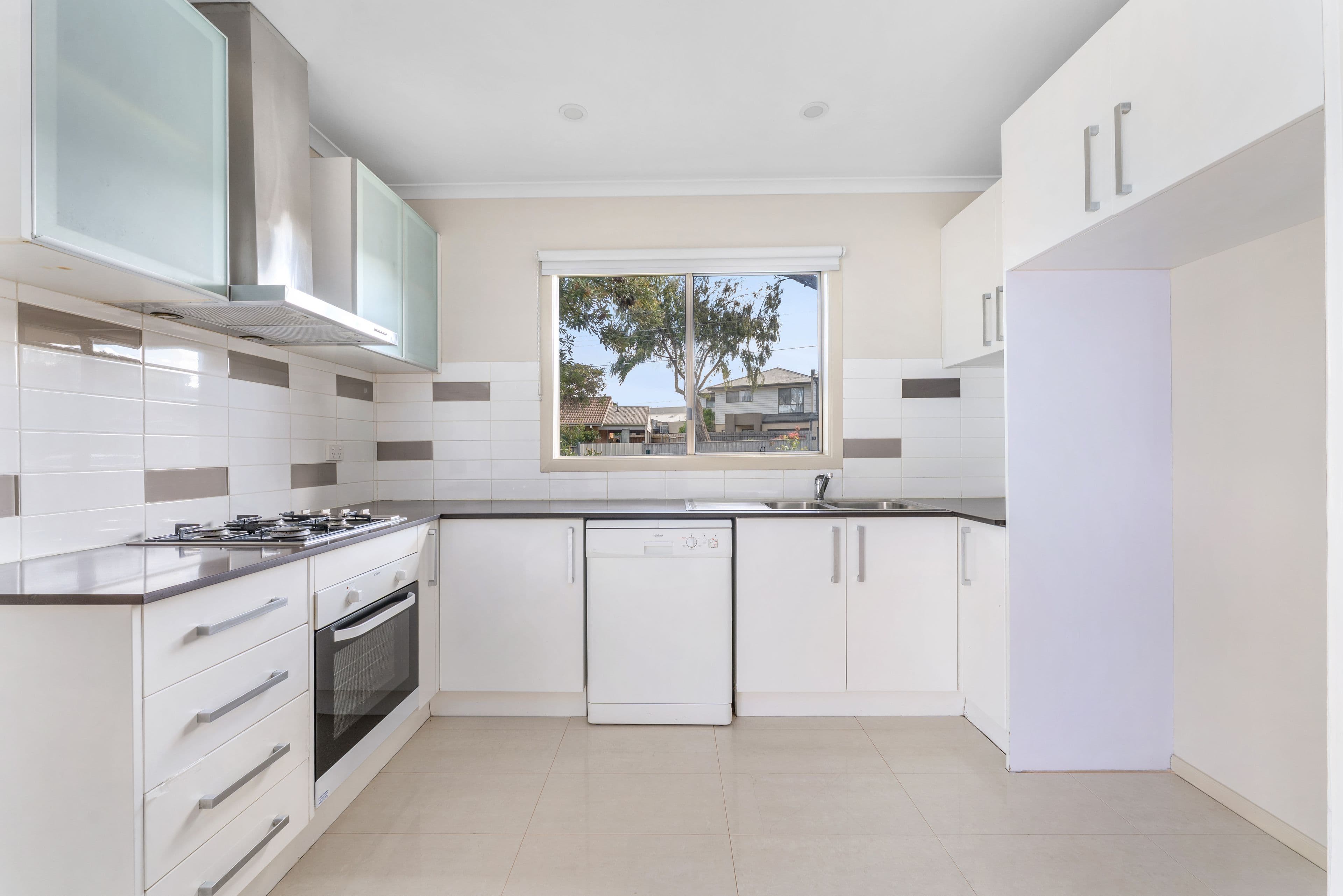 10 Lorraine Street, Frankston VIC 3199, Frankston - Thumbnail 4