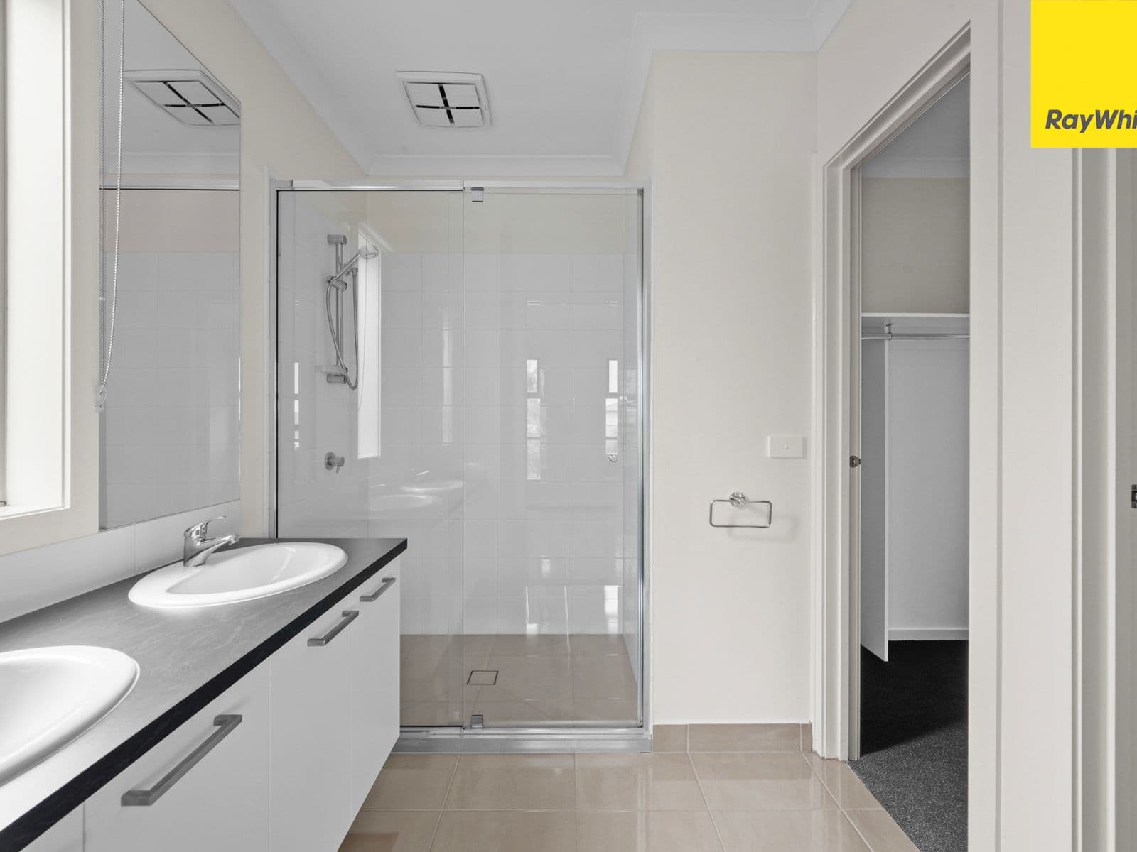 15 Treviso Street, Fraser Rise - Thumbnail 2
