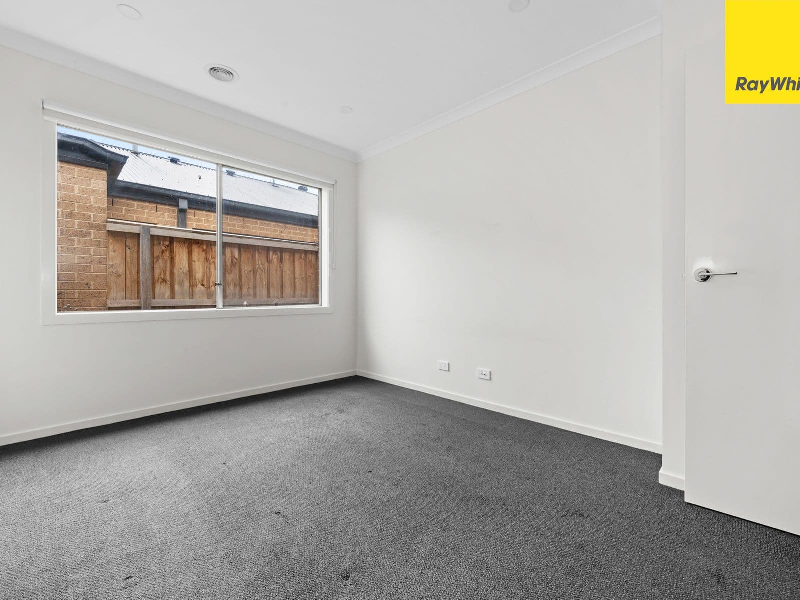 15 Treviso Street, Fraser Rise - Thumbnail 4