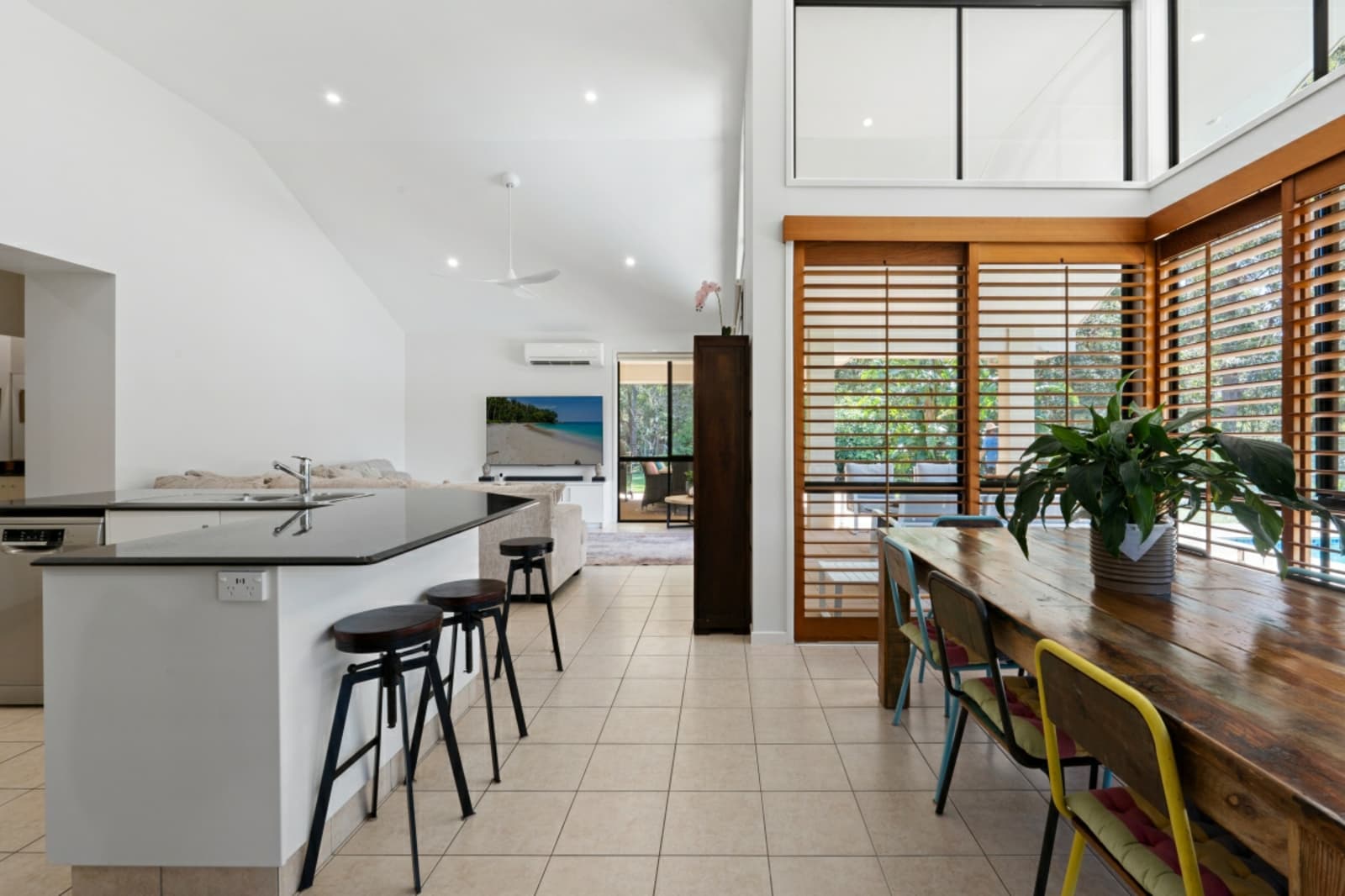 13 Basswood Court,Bonogin, Bonogin - Thumbnail 2