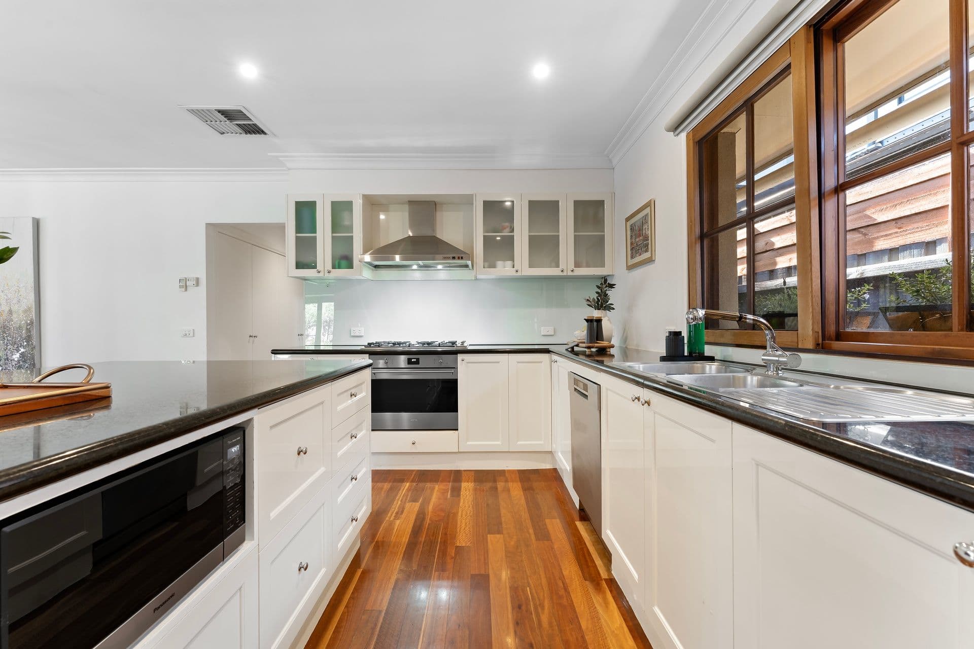 8 Gainsborough Road, Mentone VIC 3194, Mentone - Thumbnail 3