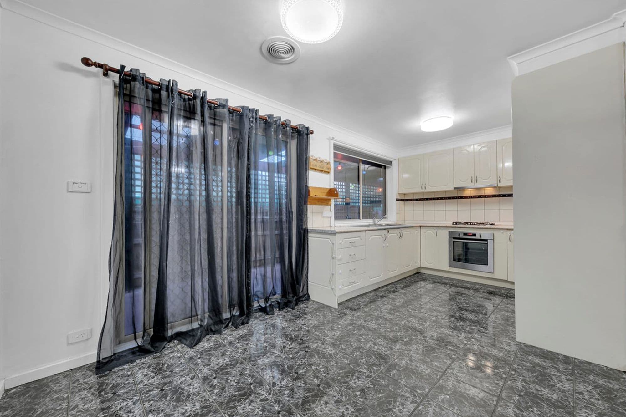 14 Potomac Close, Werribee VIC 3030, Werribee - Thumbnail 7