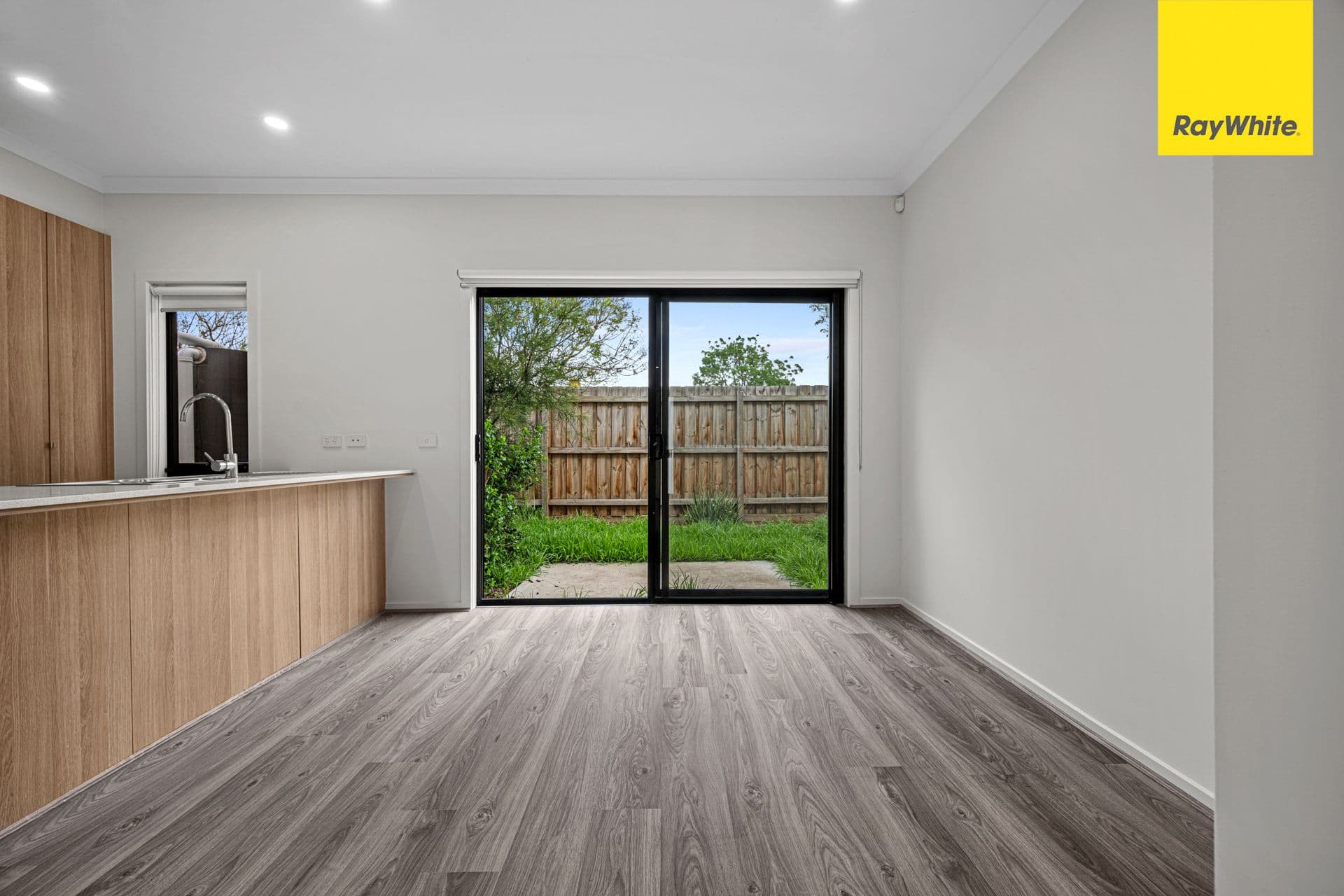 8 Steadfield Circuit, Melton South VIC 3338, Melton South - Thumbnail 4