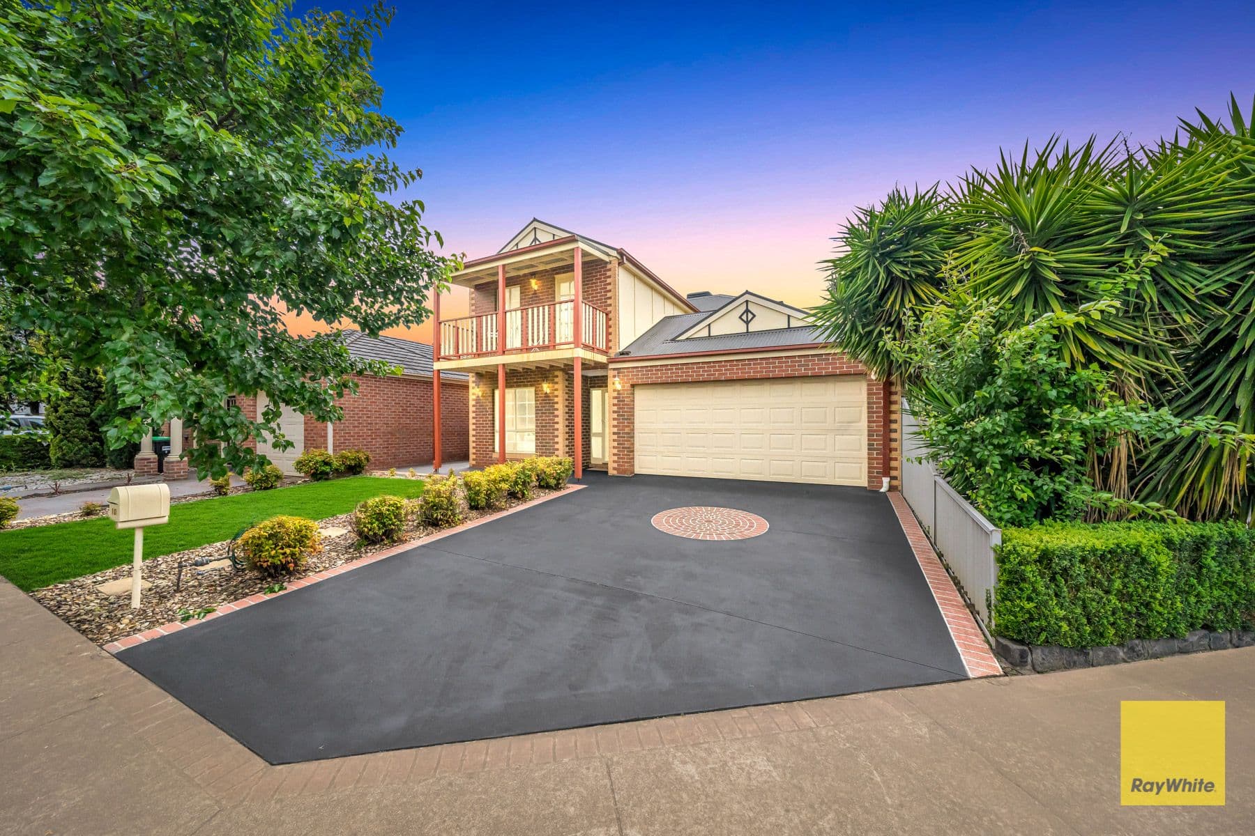 10 Cotteridge Place, Caroline Springs VIC 3023, Caroline Springs - Thumbnail 2