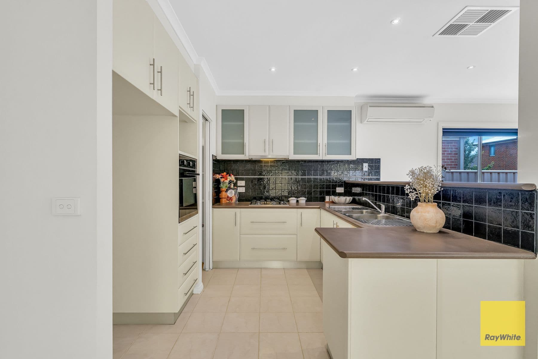 10 Cotteridge Place, Caroline Springs VIC 3023, Caroline Springs - Thumbnail 7