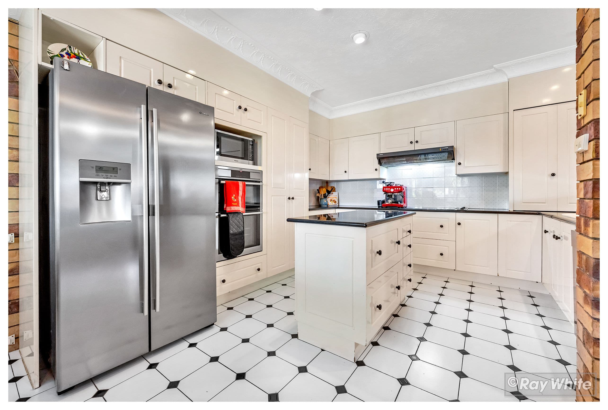 10 Davey Avenue, Frenchville QLD 4701, Frenchville - Thumbnail 3