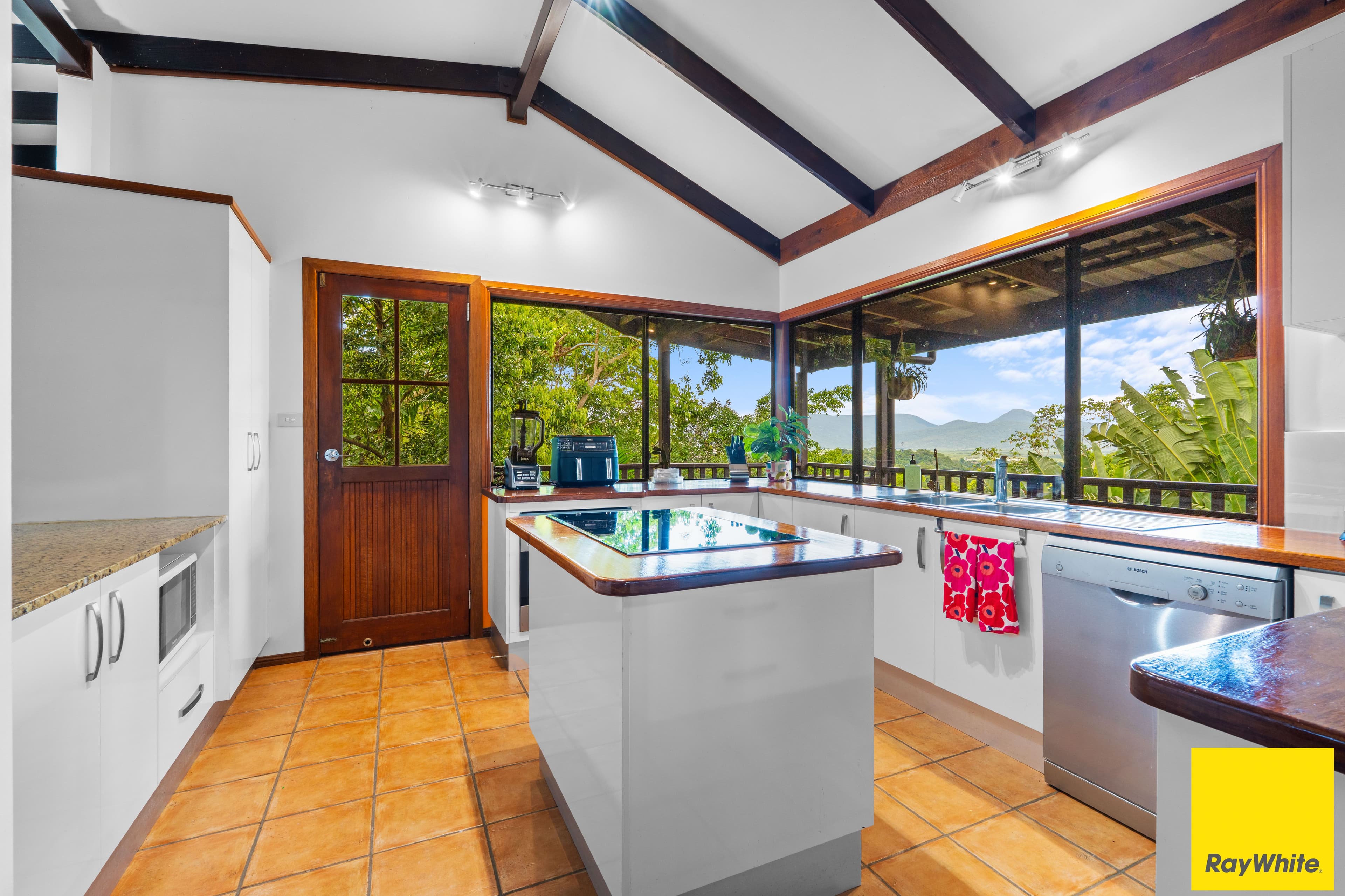 321 Toogood Road, Bayview Heights QLD 4868, Bayview Heights - Thumbnail 8
