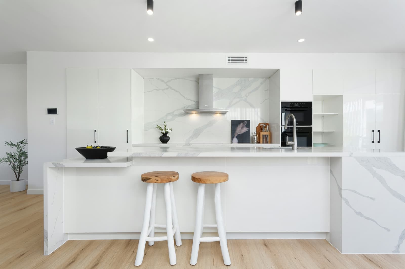 4/8 Miles Street,Coolangatta, Coolangatta - Thumbnail 6