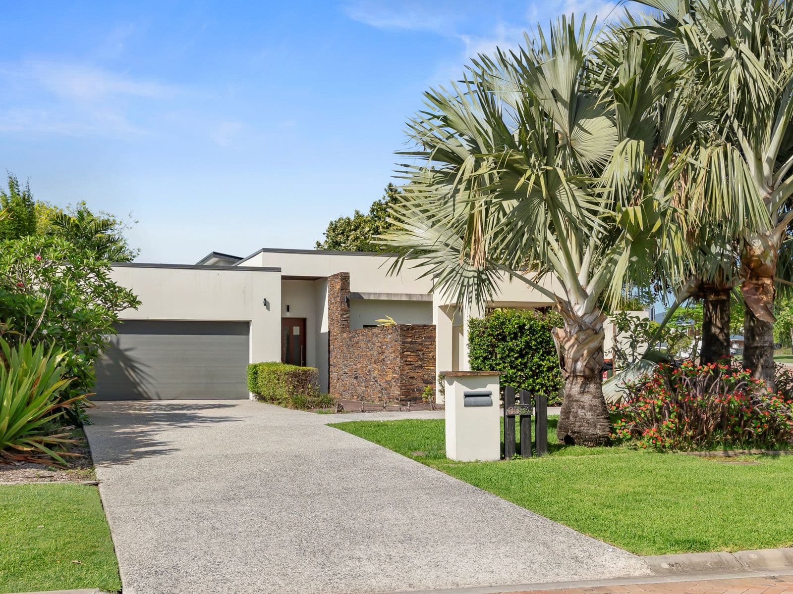 3034 Forest Hills Drive, Hope Island - Image 1