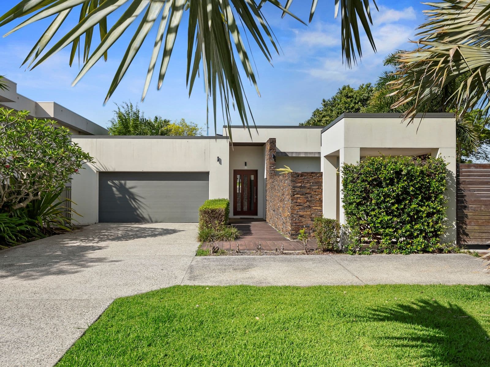 3034 Forest Hills Drive, Hope Island - Thumbnail 2
