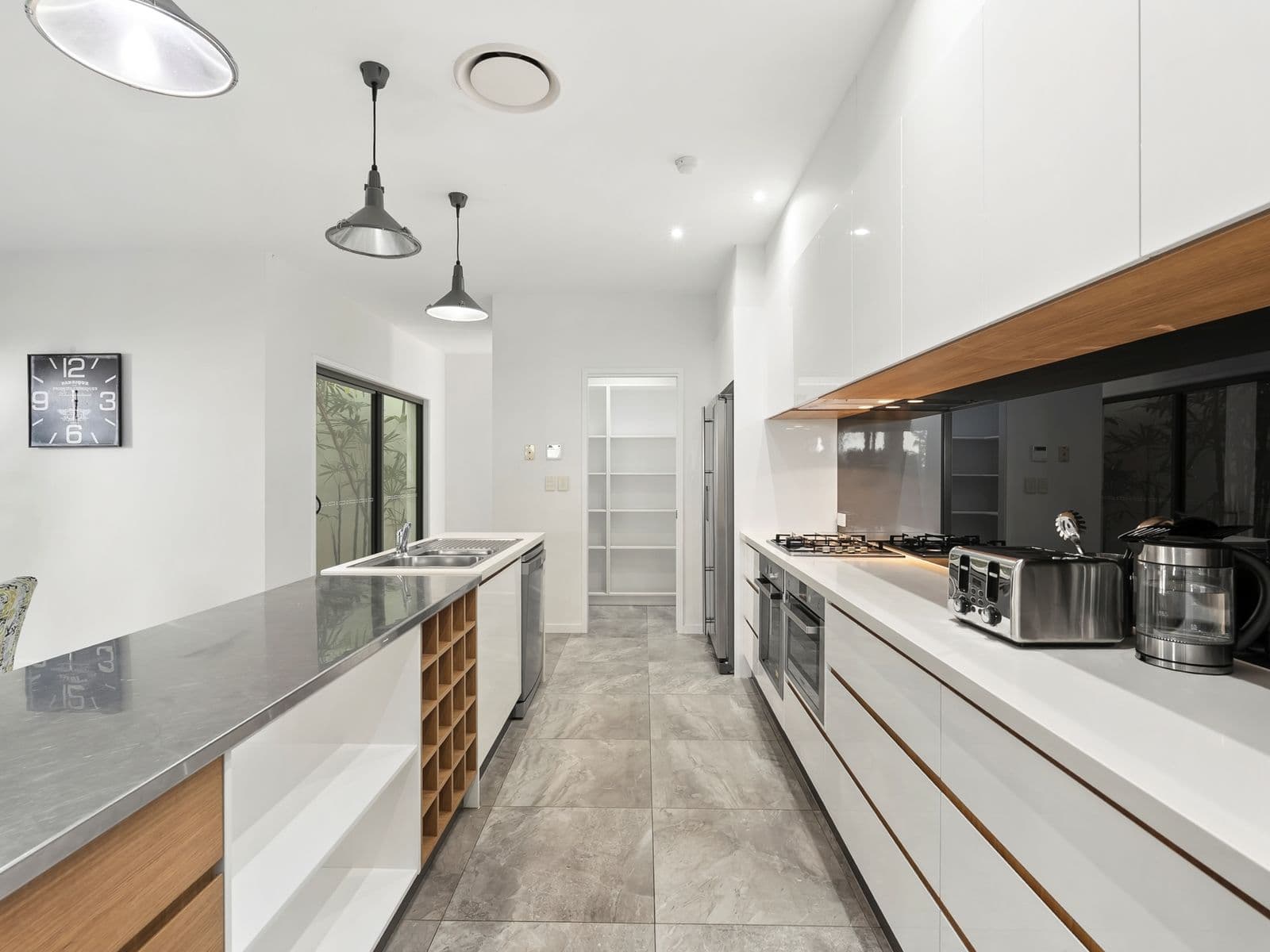 3034 Forest Hills Drive, Hope Island - Thumbnail 4