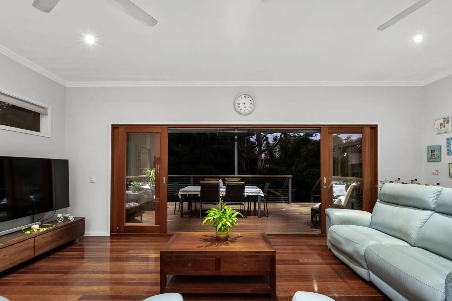 9 Dovedale Crescent, Ashgrove - Thumbnail 2