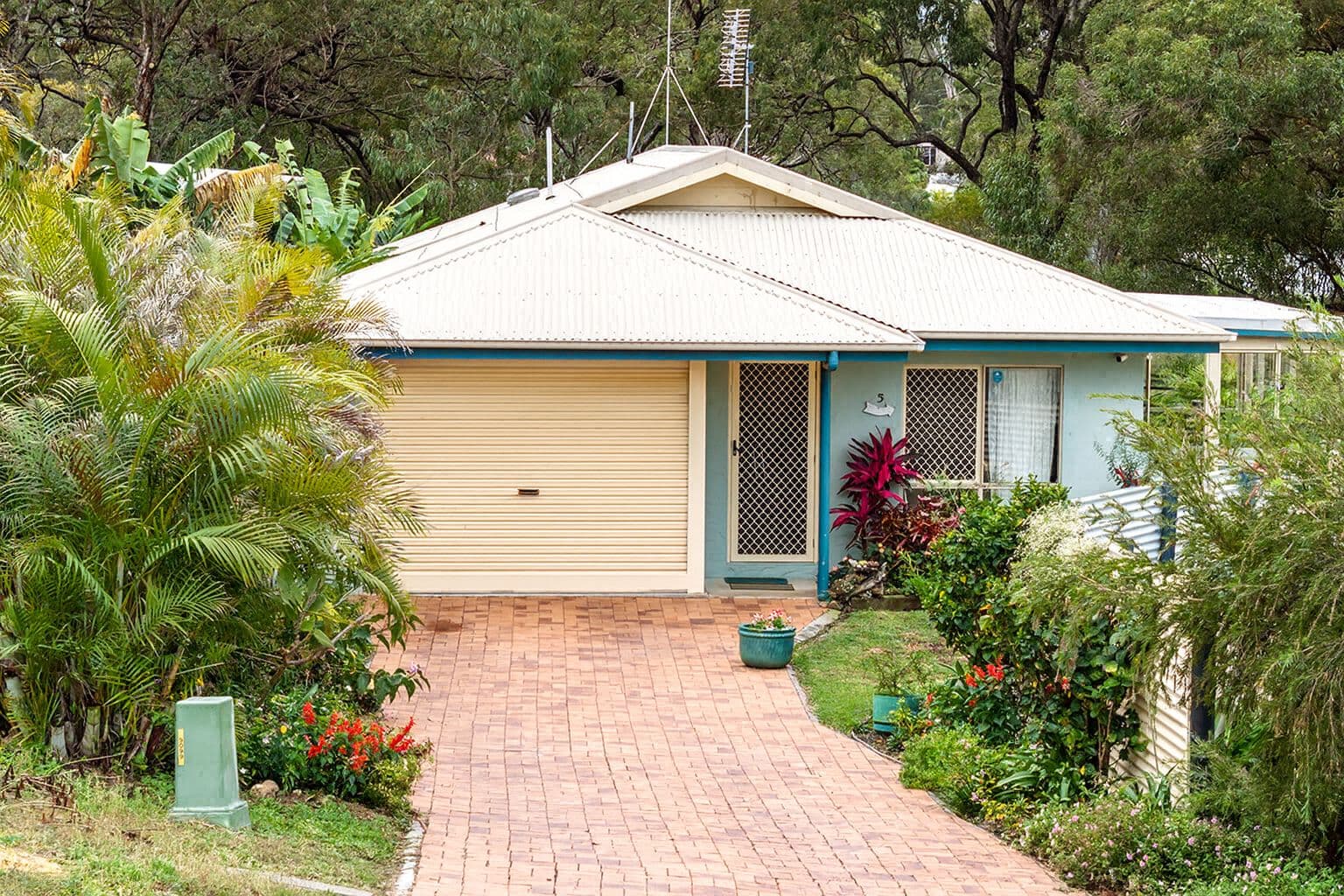 5 Palm Court, Agnes Water QLD 4677, Agnes Water - Thumbnail 2