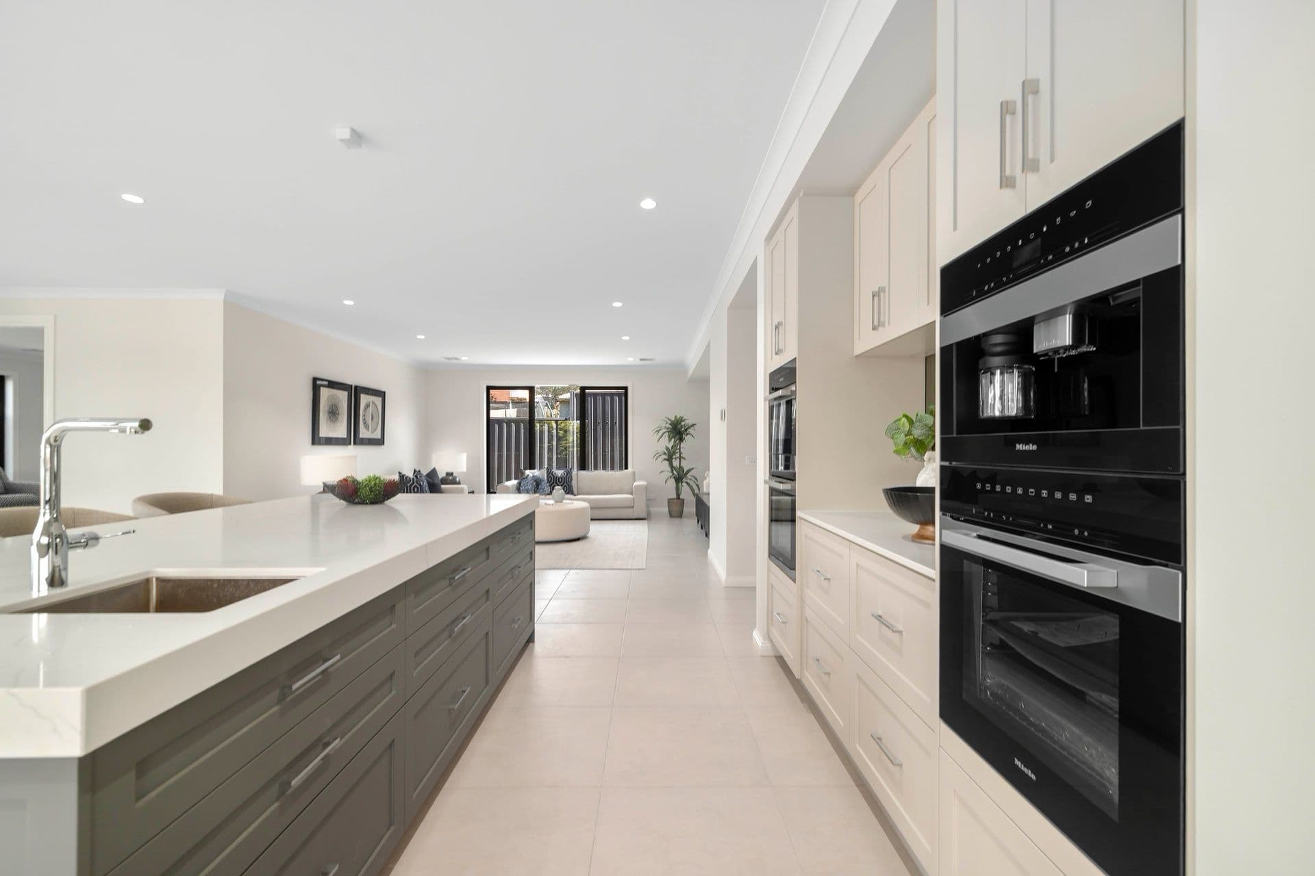 25 Oak Hill Road, Mount Waverley VIC 3149, Mount Waverley - Thumbnail 7