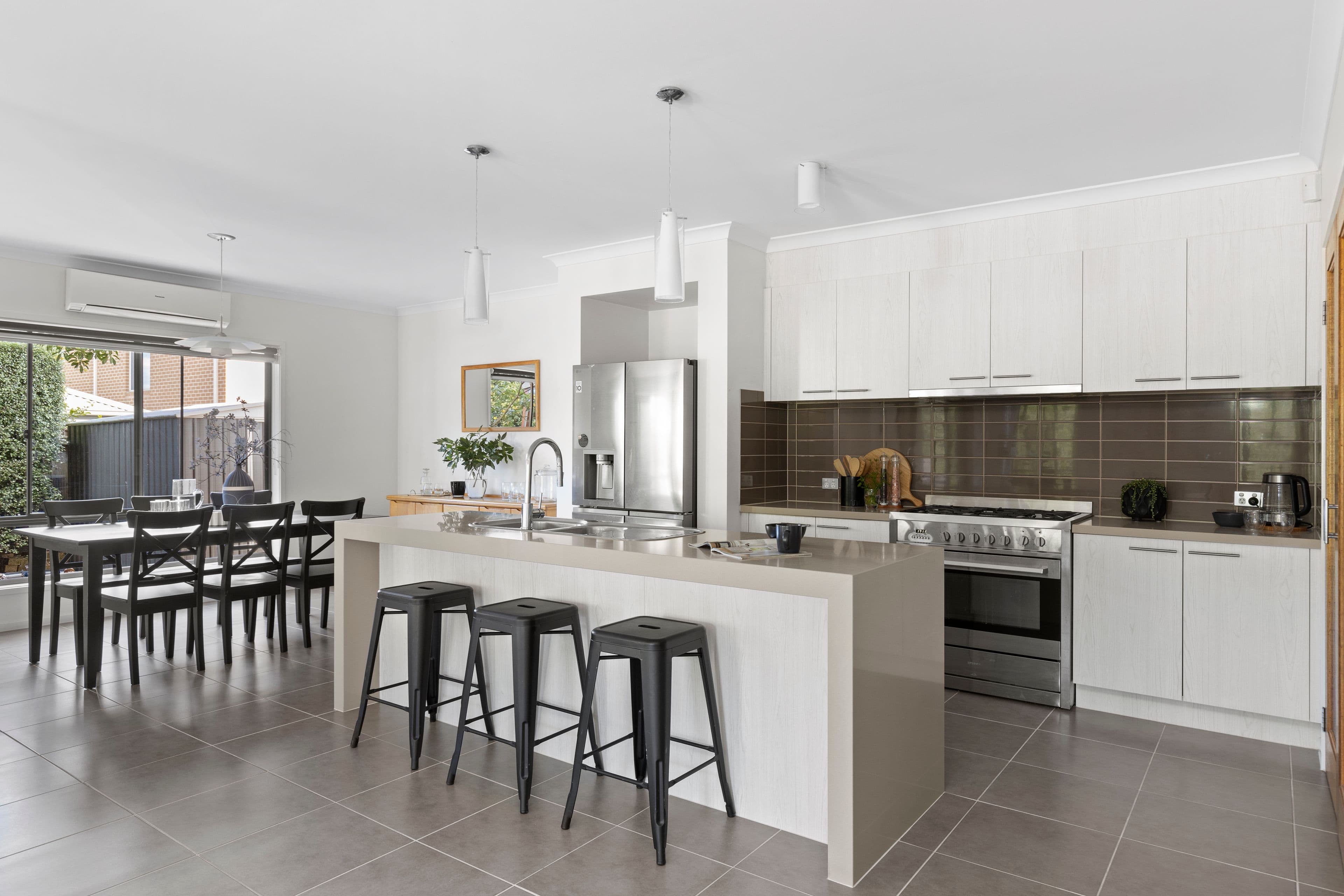 10 Roebuck Street, South Morang VIC 3752, South Morang - Thumbnail 3