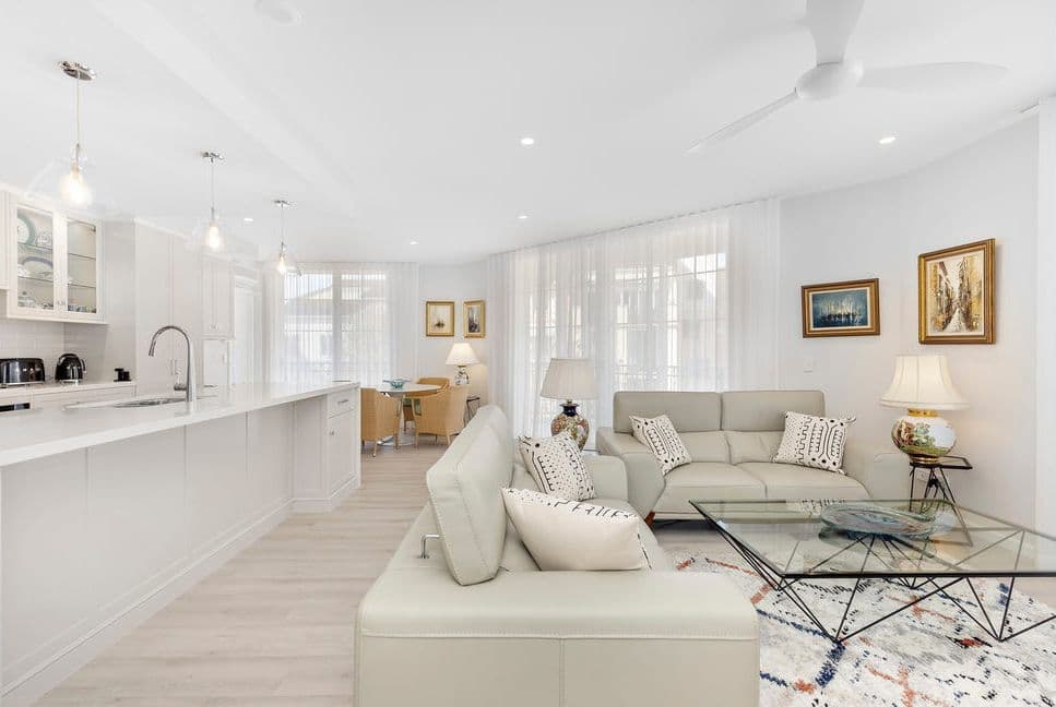 3029 The Boulevard, Carrara - Thumbnail 2