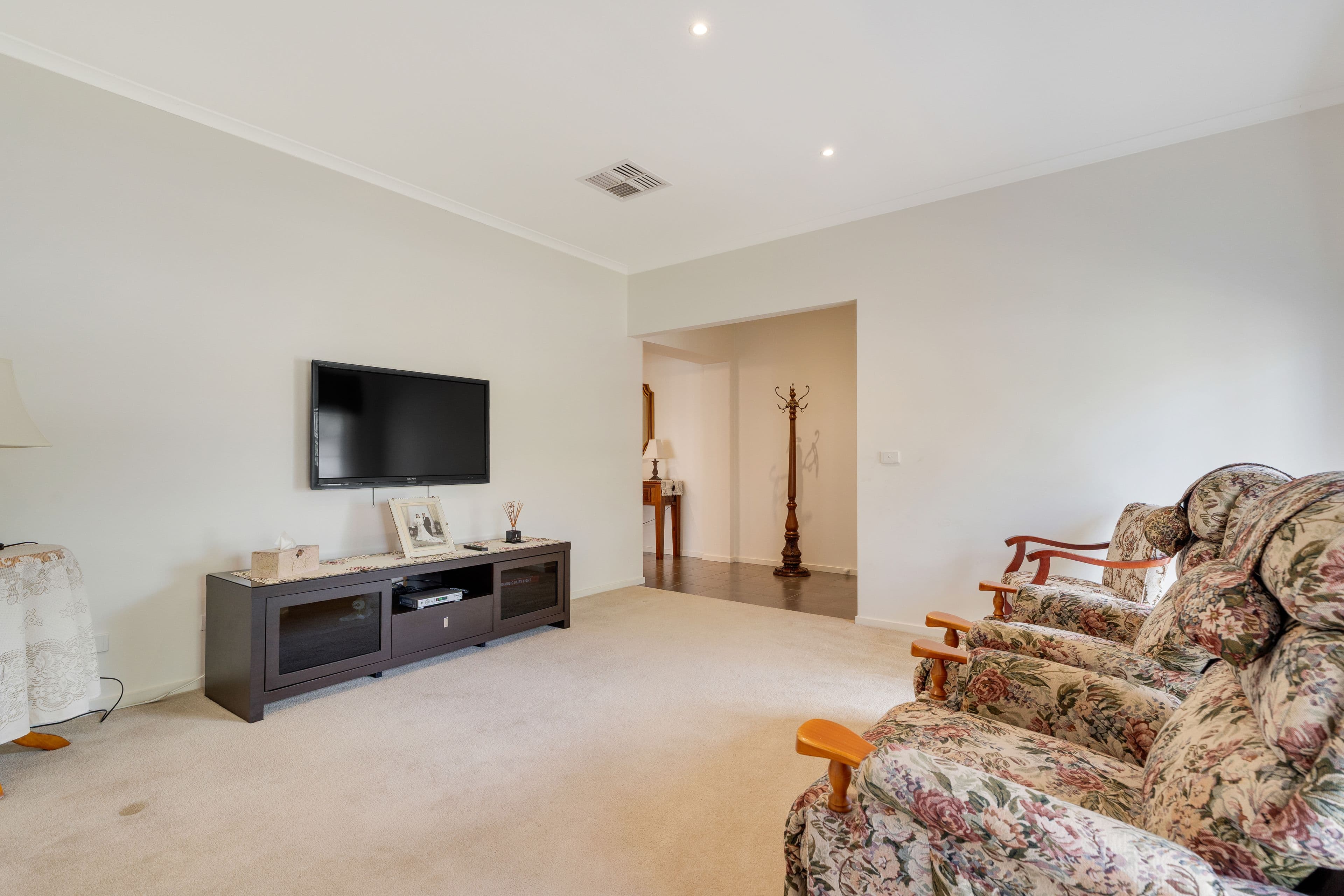 8 Beau Vista Drive, Craigieburn VIC 3064, Craigieburn - Thumbnail 4