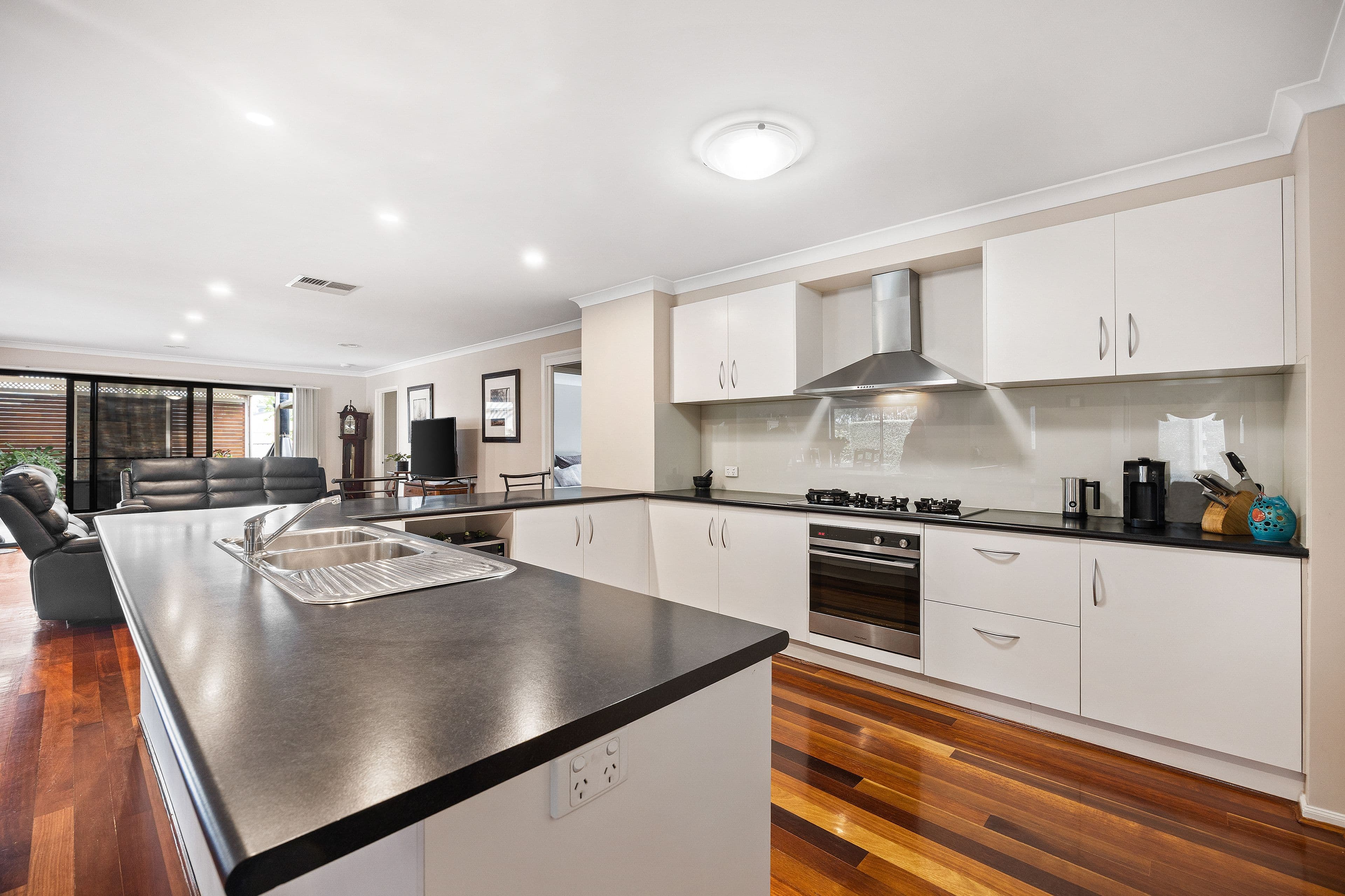 14 Chestnut Way, Sunbury VIC 3429, Sunbury - Thumbnail 3