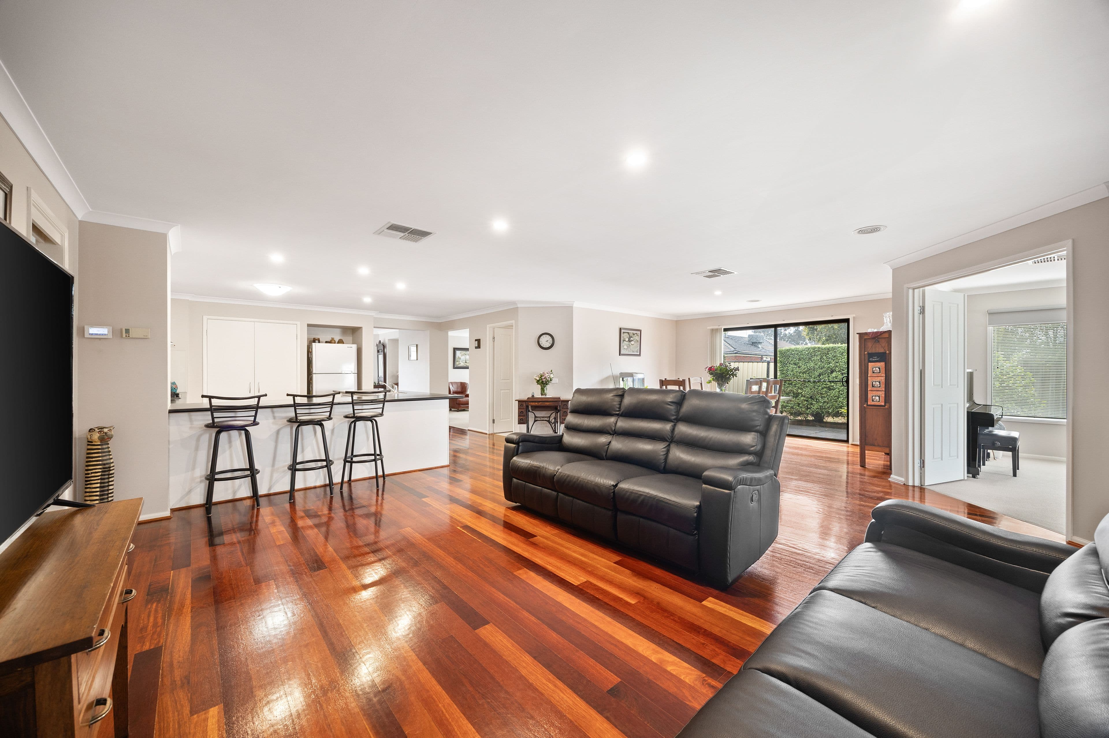 14 Chestnut Way, Sunbury VIC 3429, Sunbury - Thumbnail 5