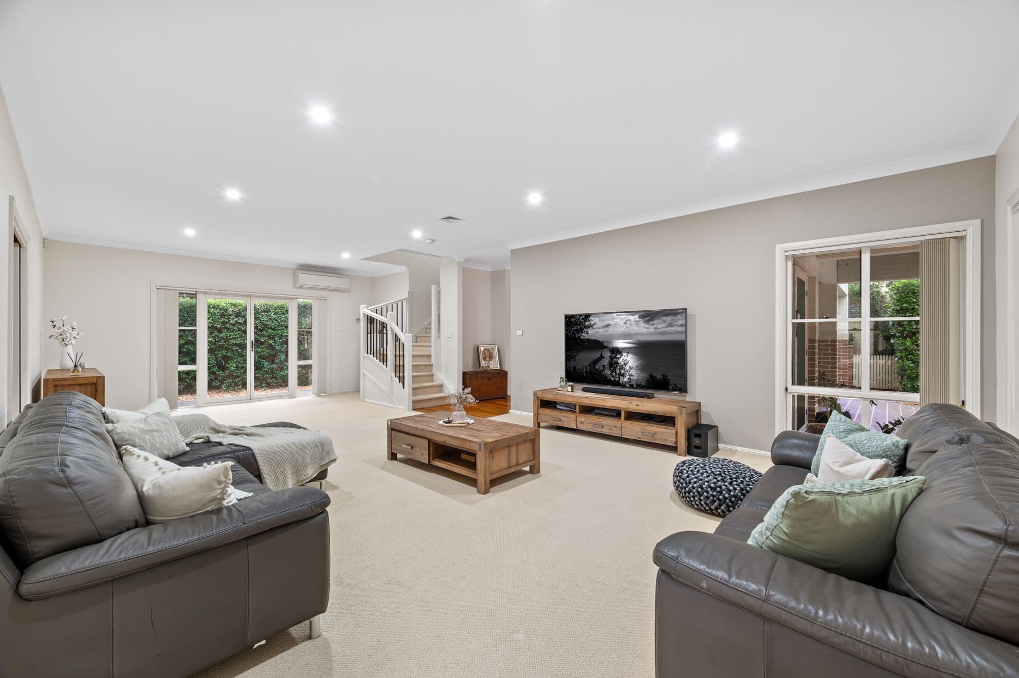 6 Lochview Crescent, Mount Annan NSW 2567, Mount Annan - Thumbnail 2