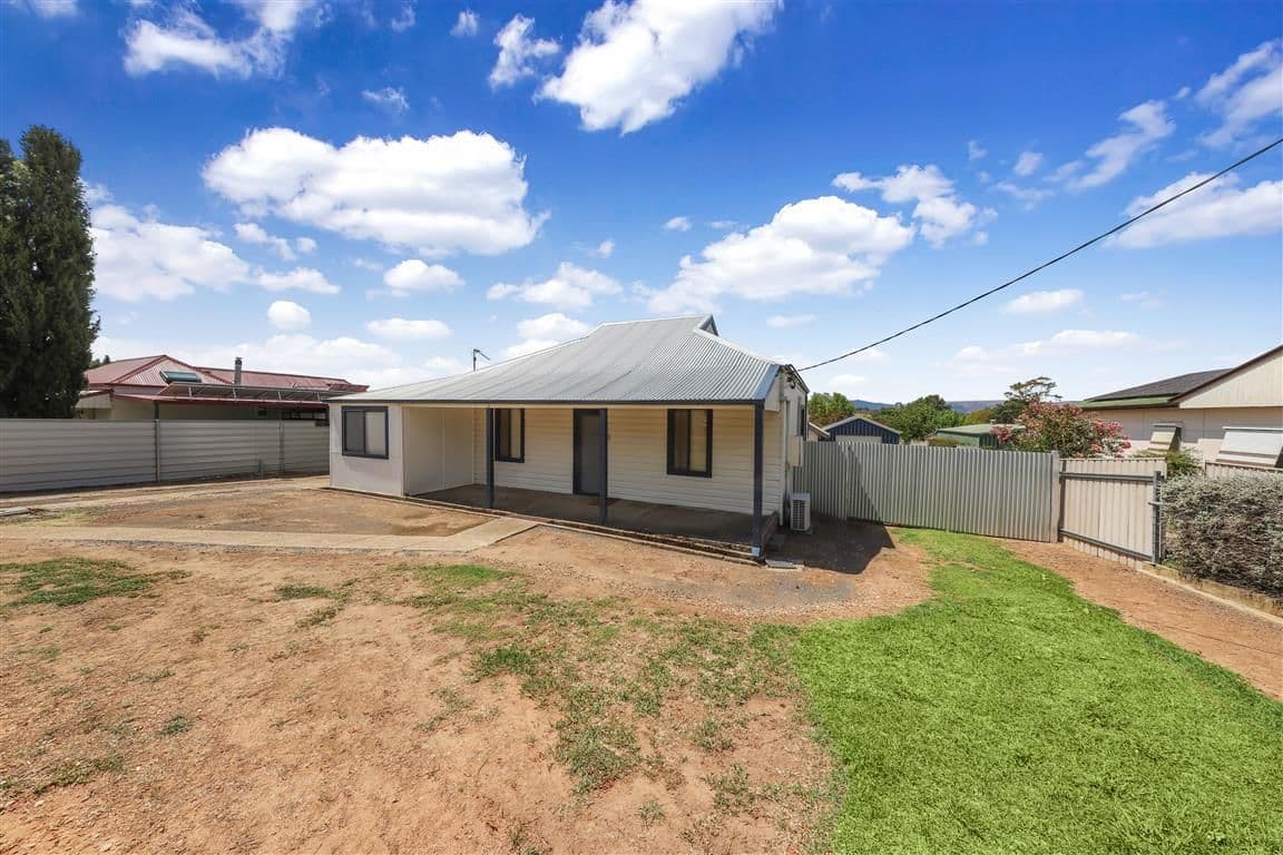 92 Russell Street, Tumut NSW 2720, Tumut - Thumbnail 2