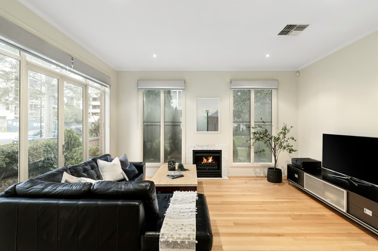 3 Beacon Road, Port Melbourne - Thumbnail 2