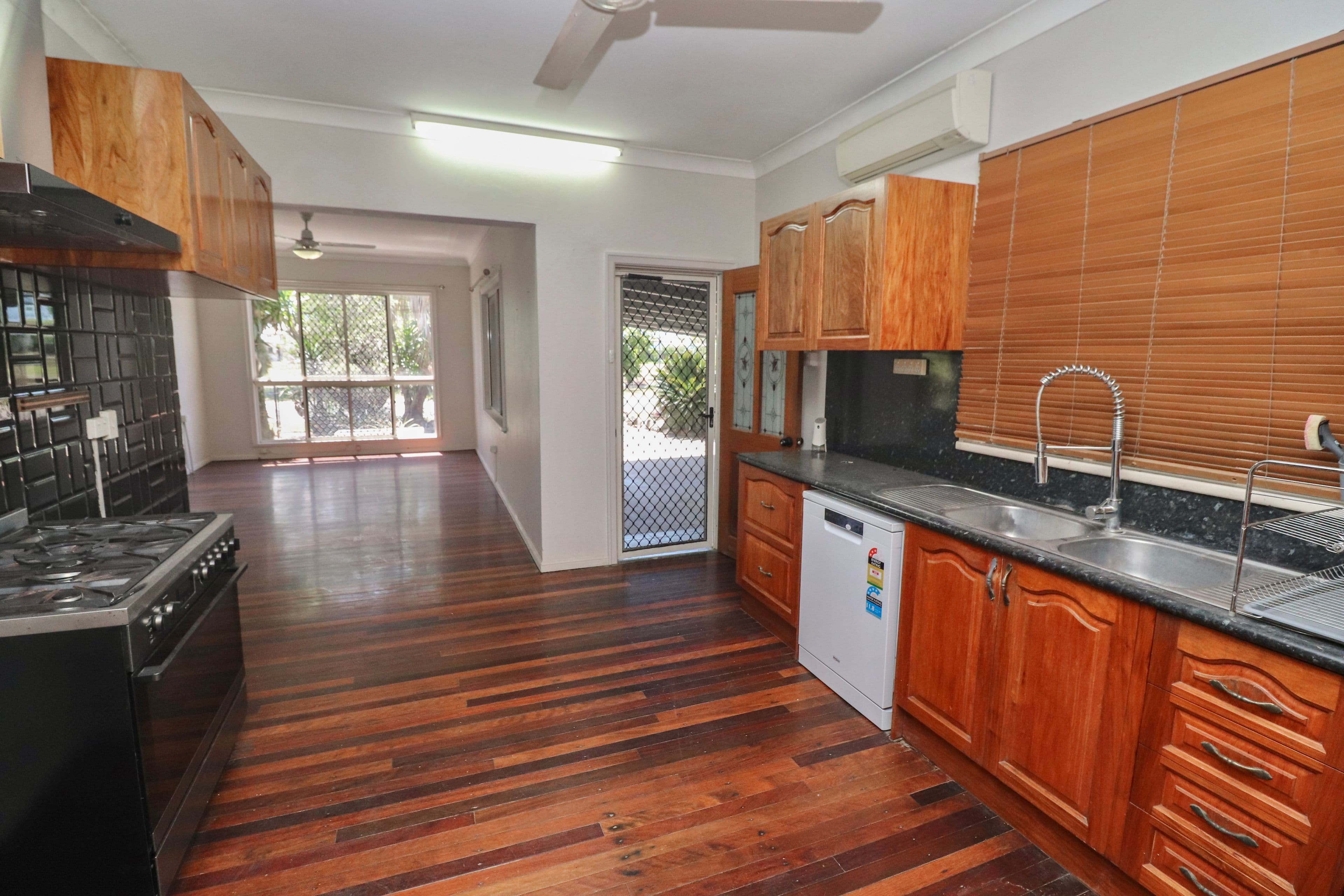 9 Hunter Street, Ingham QLD 4850, Ingham - Thumbnail 3