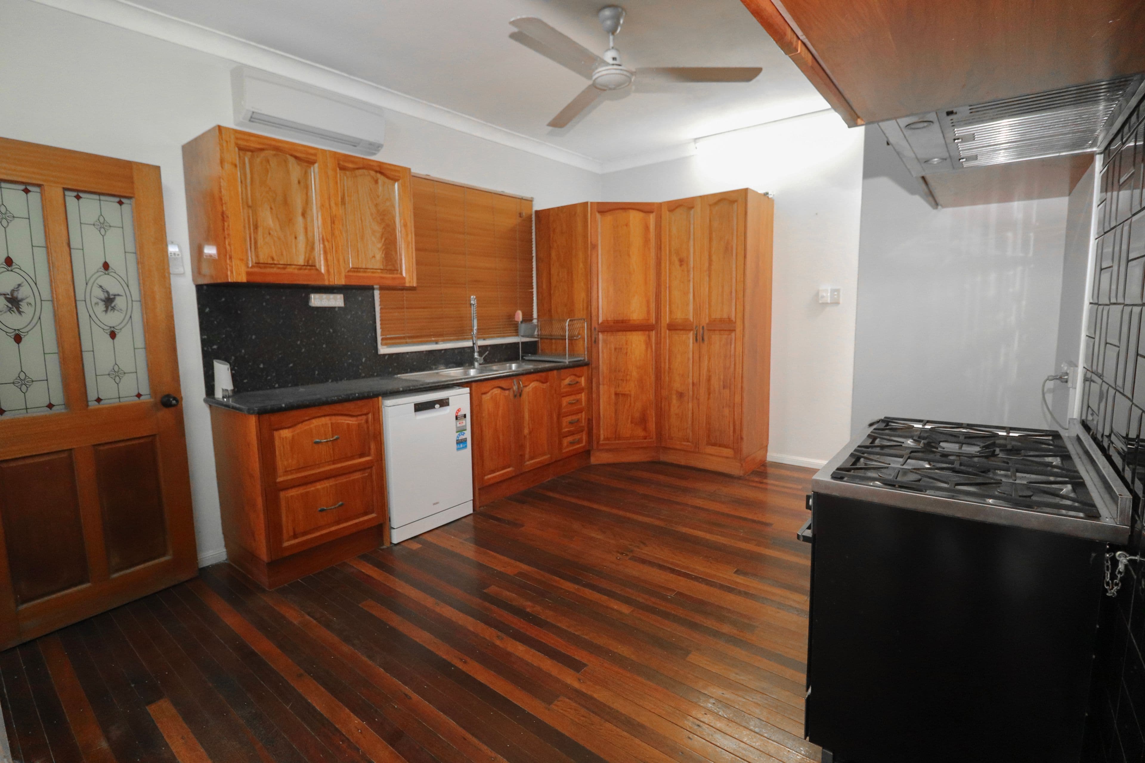 9 Hunter Street, Ingham QLD 4850, Ingham - Thumbnail 4