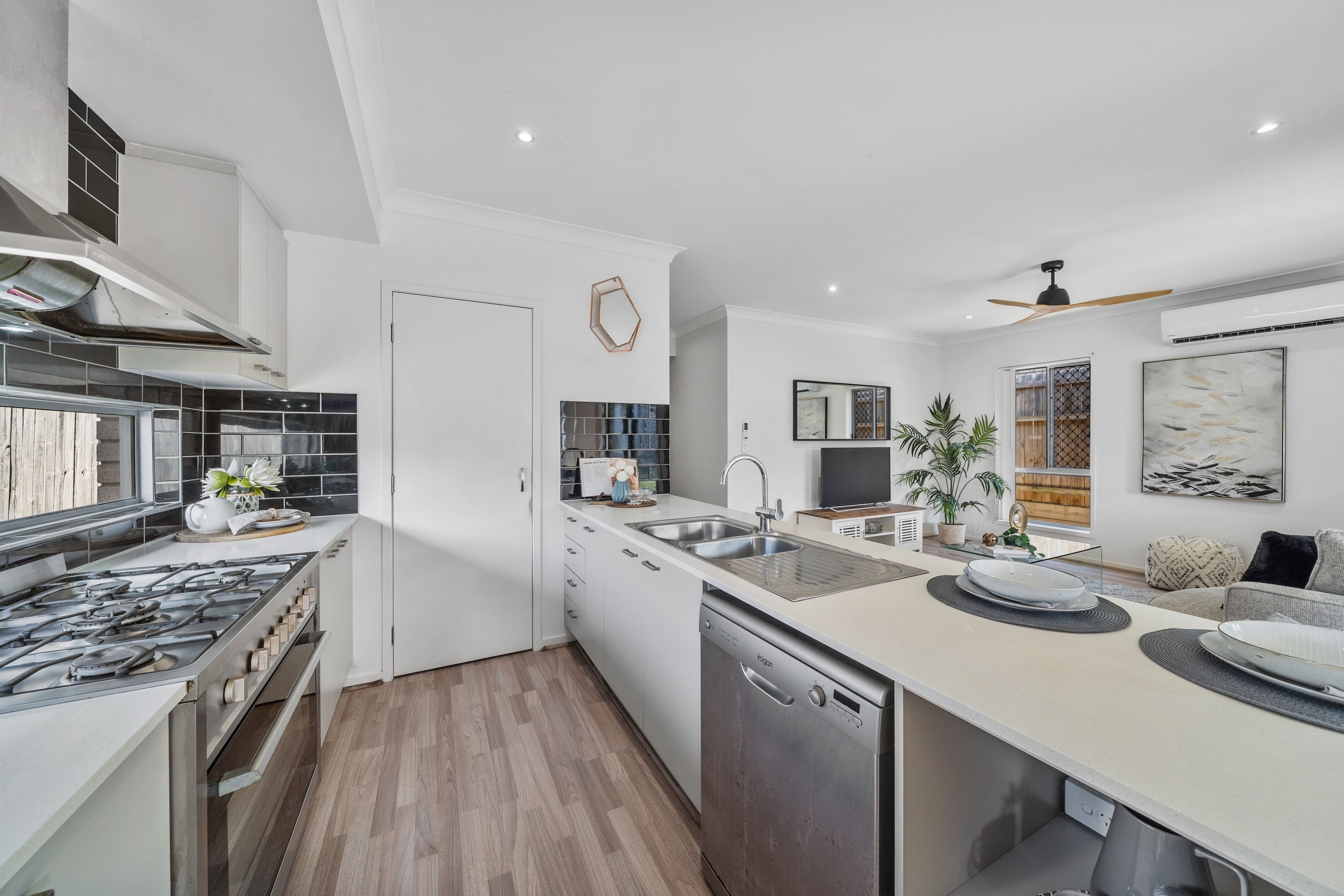 9 Mount Glorious Street, Park Ridge QLD 4125, Park Ridge - Thumbnail 4