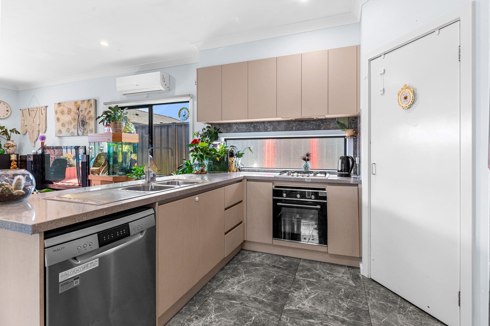 6 Woonan Drive, Wyndham Vale VIC 3024, Wyndham Vale - Thumbnail 2