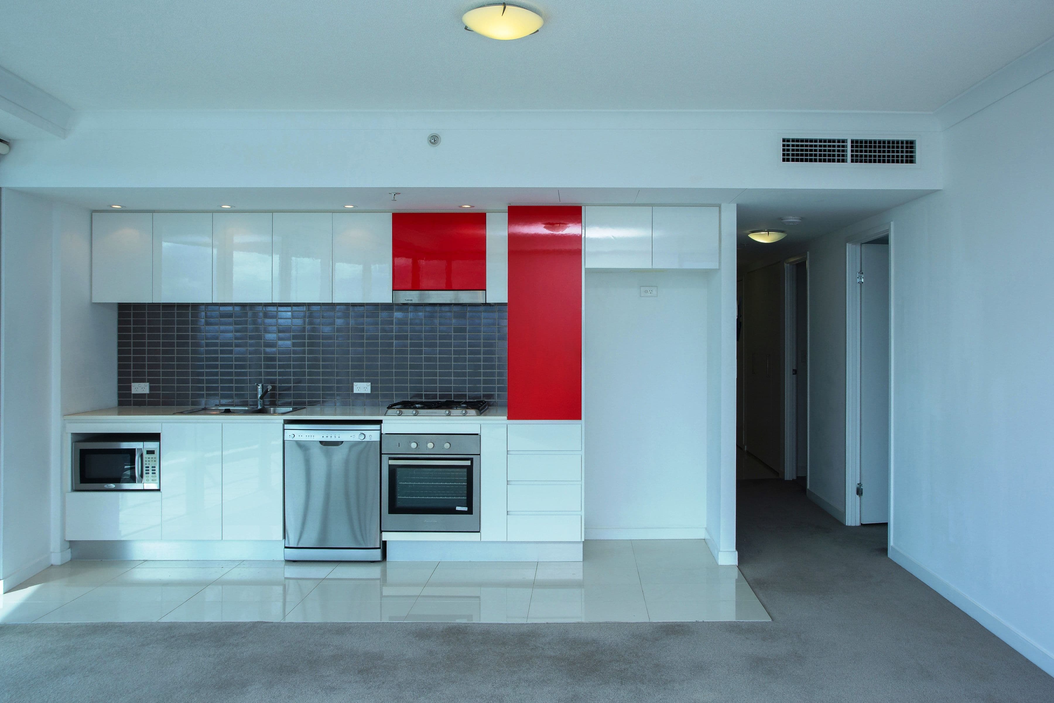 9 Lawson Street, Southport QLD 4215, Southport - Thumbnail 3