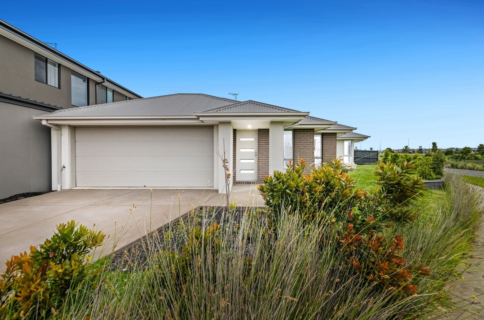 25 Tarnbeck Circuit, Clyde North VIC 3978, Clyde North - Thumbnail 2