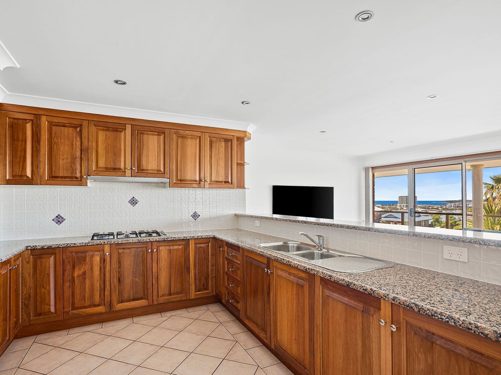 37 Ragamuffin Circuit, Shell Cove - Thumbnail 2