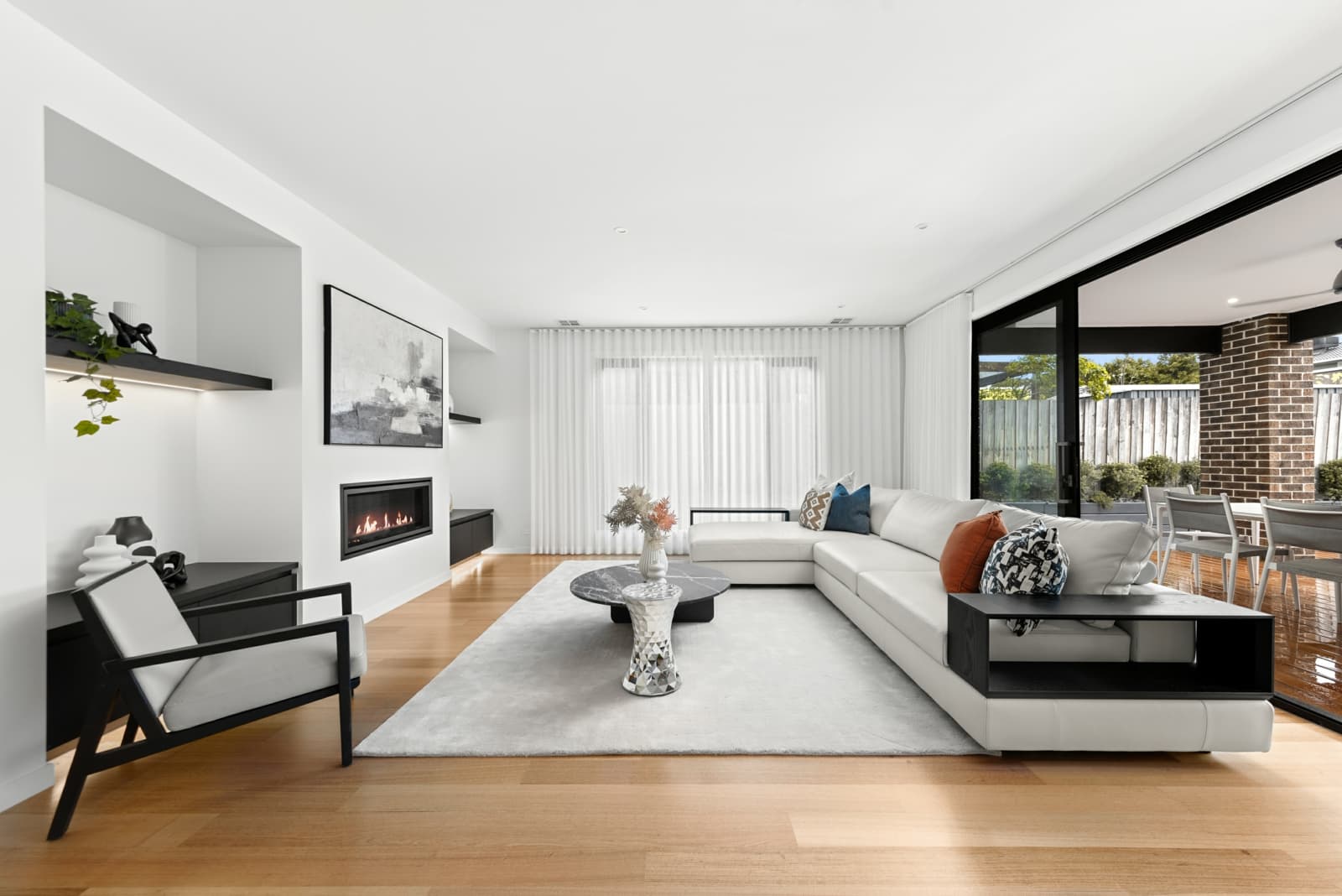 44 Edinburgh Road, Blackburn South - Thumbnail 2