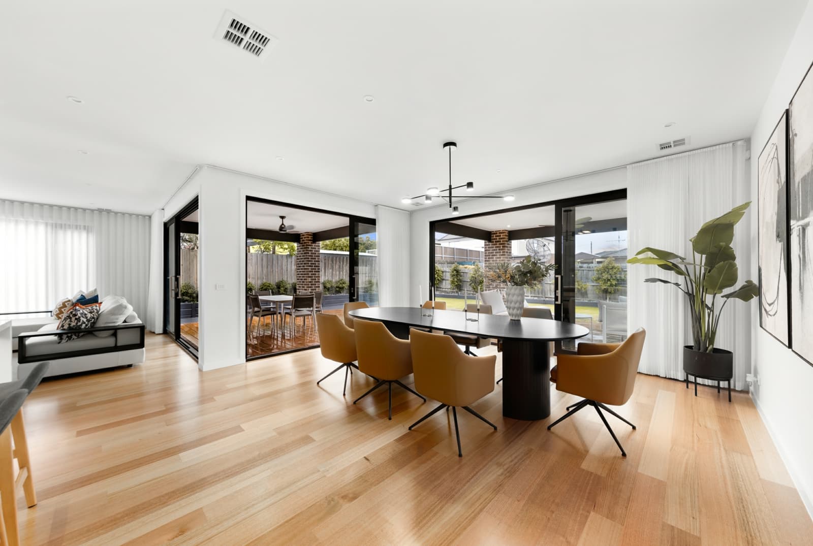 44 Edinburgh Road, Blackburn South - Thumbnail 3