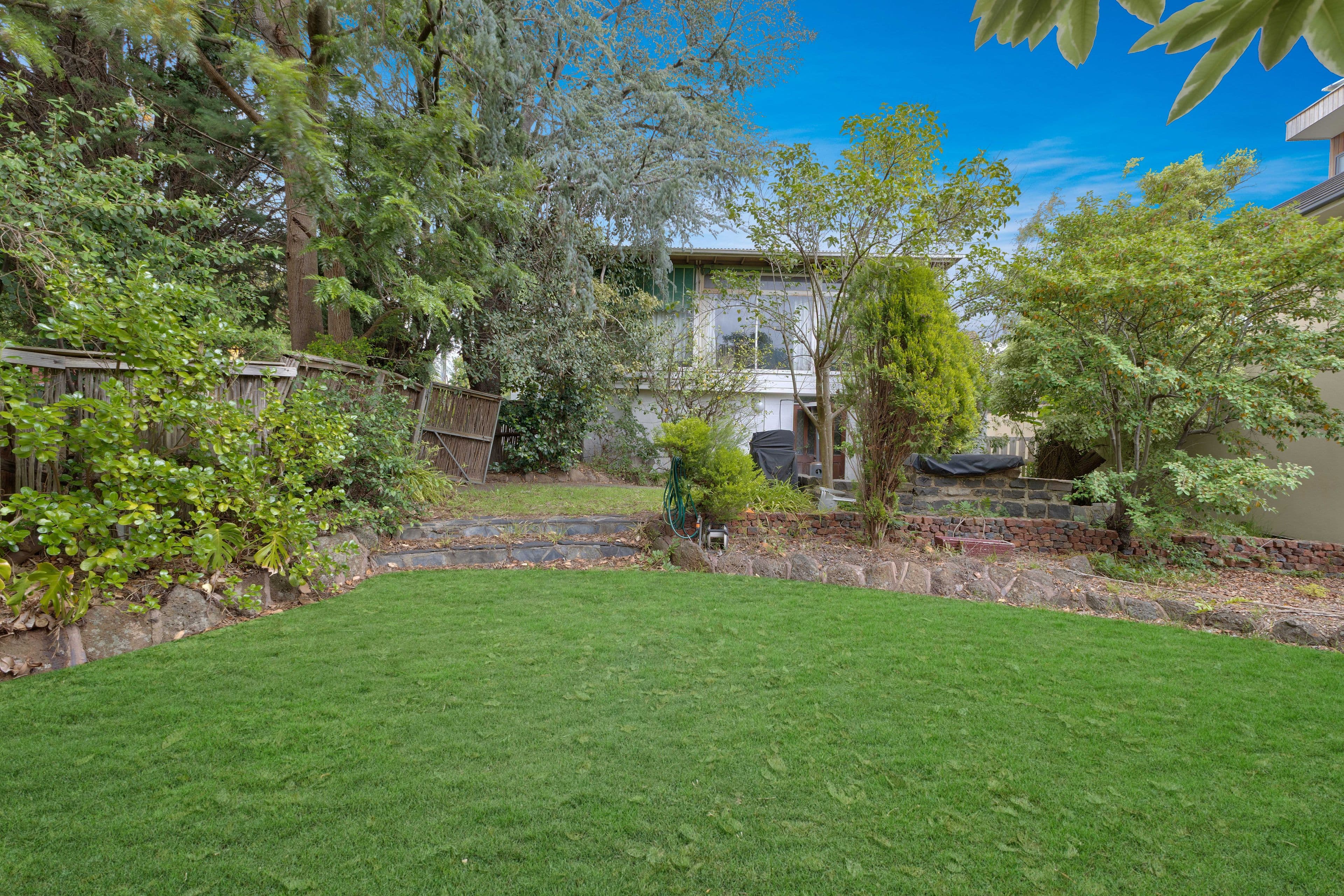 10 Grandview Road, Chadstone VIC 3148, Chadstone - Thumbnail 2