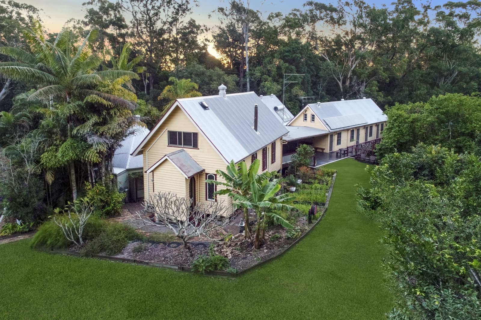 198 Barrs Road,Glass House Mountains, Glass House Mountains - Image 1