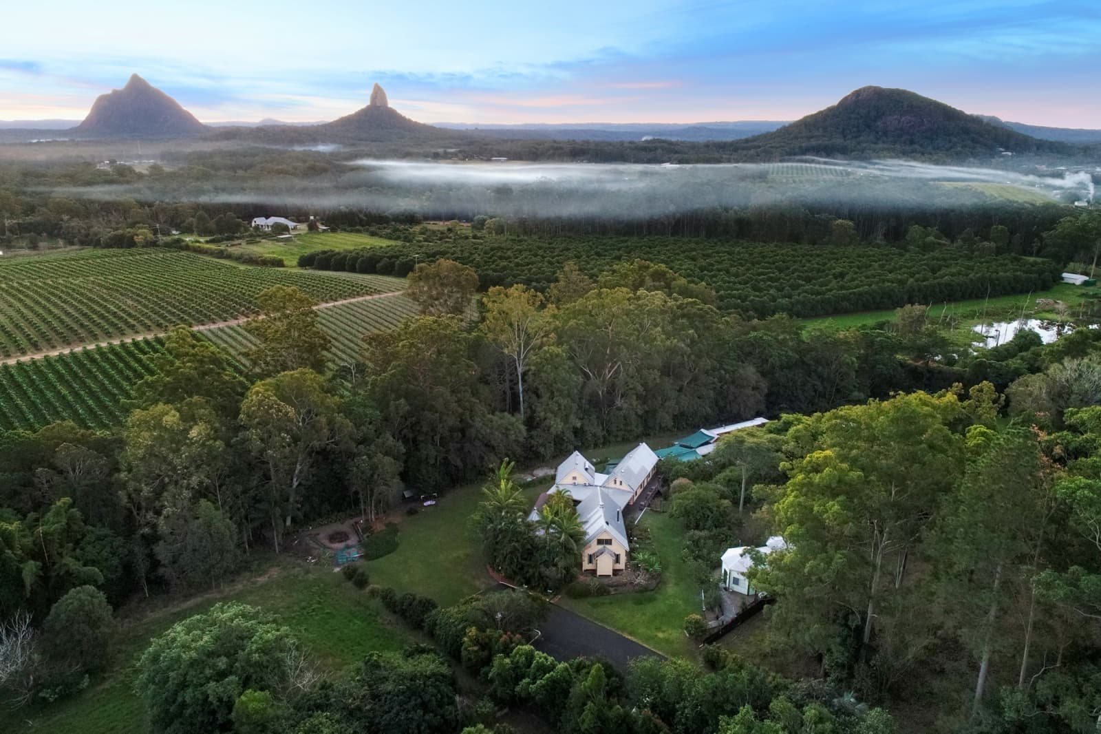 198 Barrs Road,Glass House Mountains, Glass House Mountains - Thumbnail 2