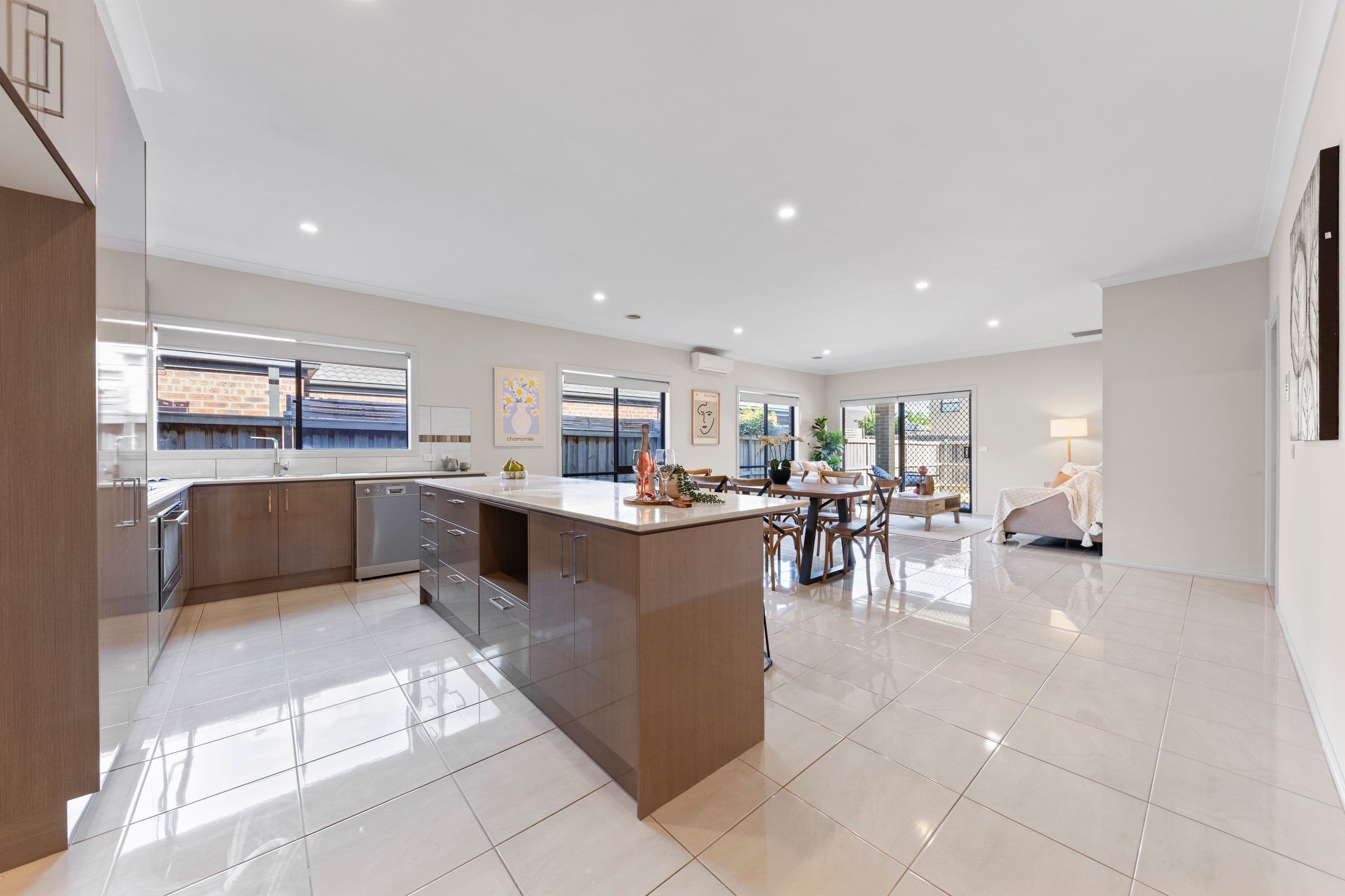 90 Deoro Parade, Clyde North VIC 3978, Clyde North - Thumbnail 2