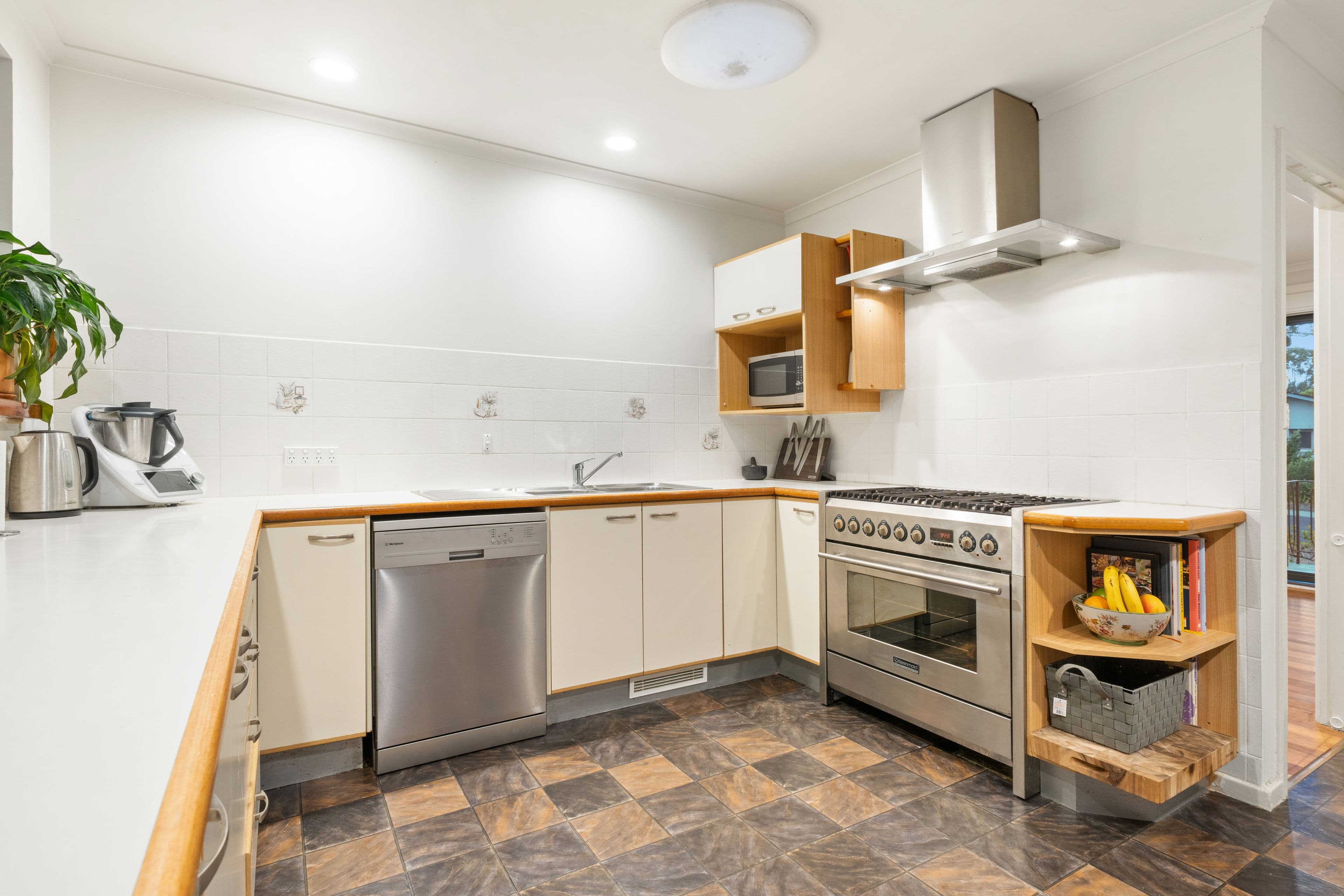 8 Morton Street, Weetangera ACT 2614, Weetangera - Thumbnail 5