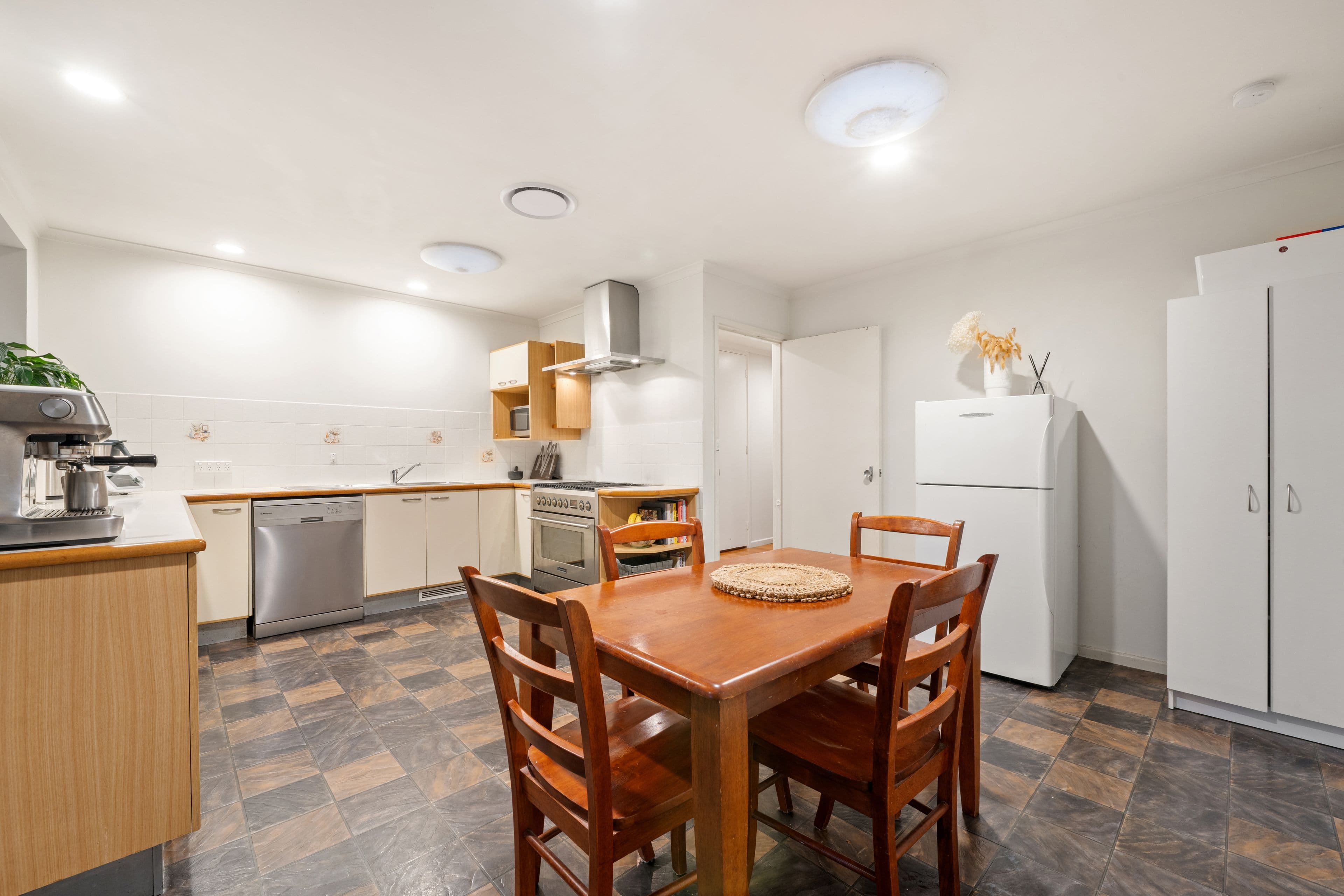 8 Morton Street, Weetangera ACT 2614, Weetangera - Thumbnail 6