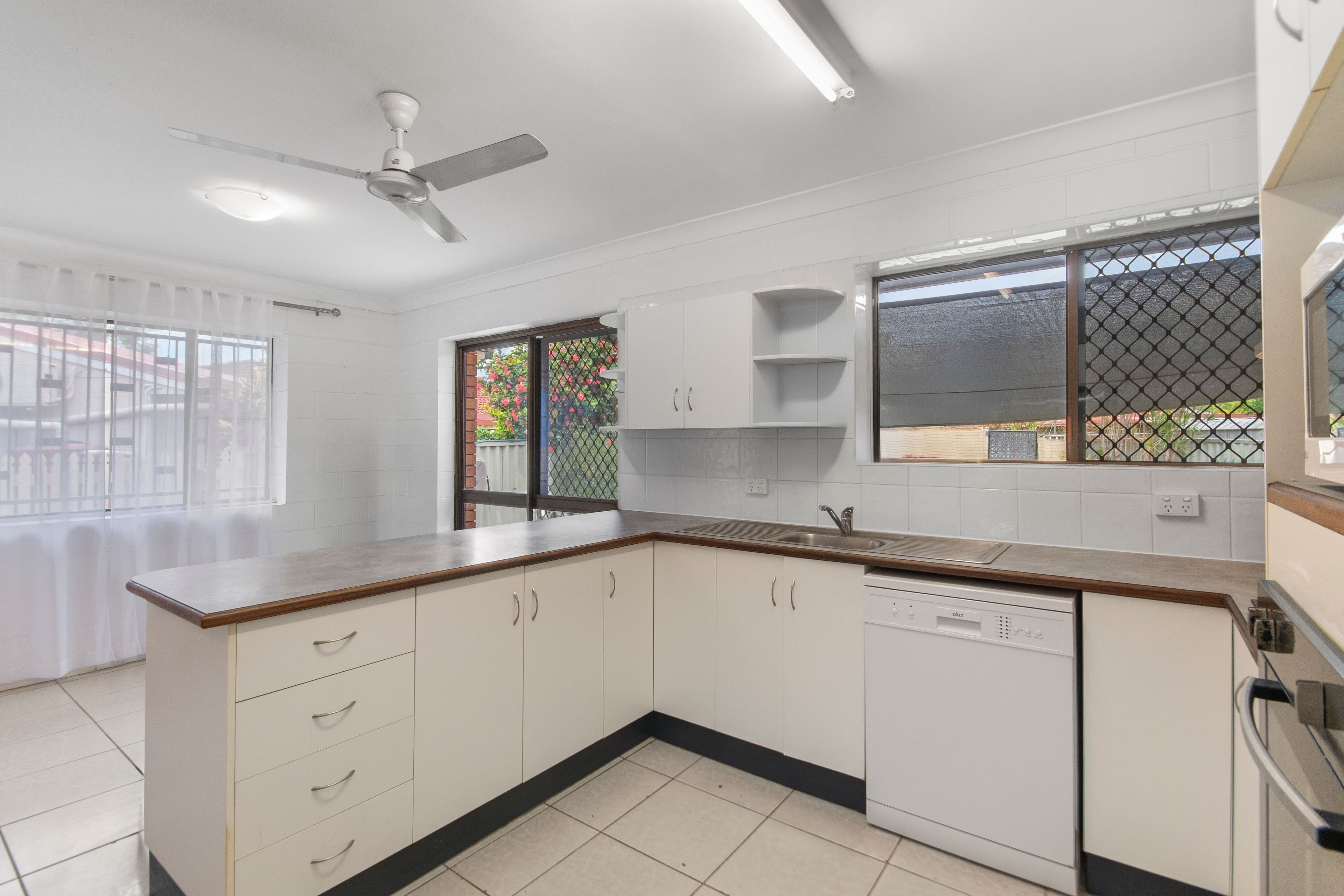 4 Serrano Crescent, Cranbrook QLD 4814, Cranbrook - Thumbnail 6