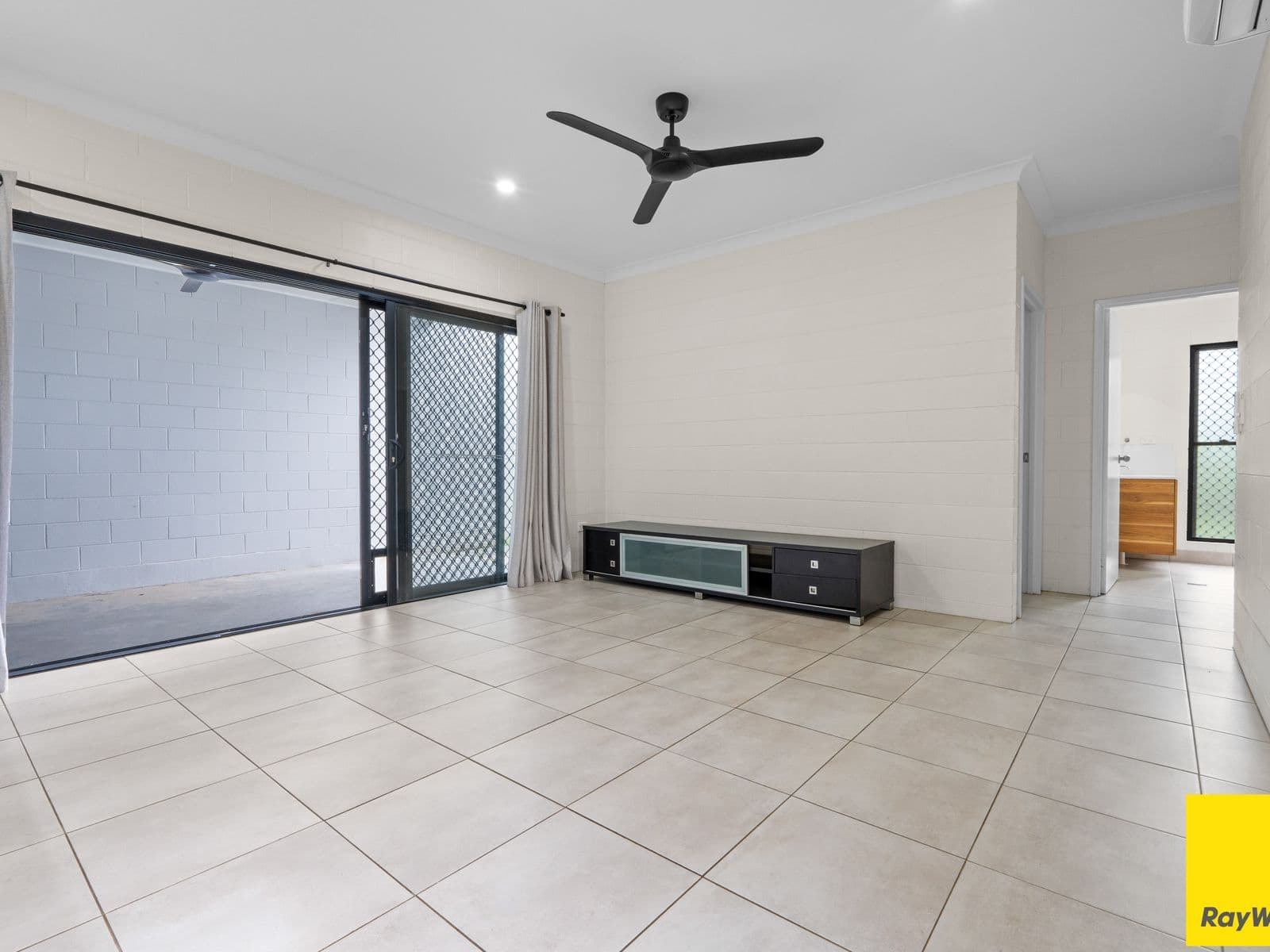 7 Whitton Street, White Rock - Thumbnail 5