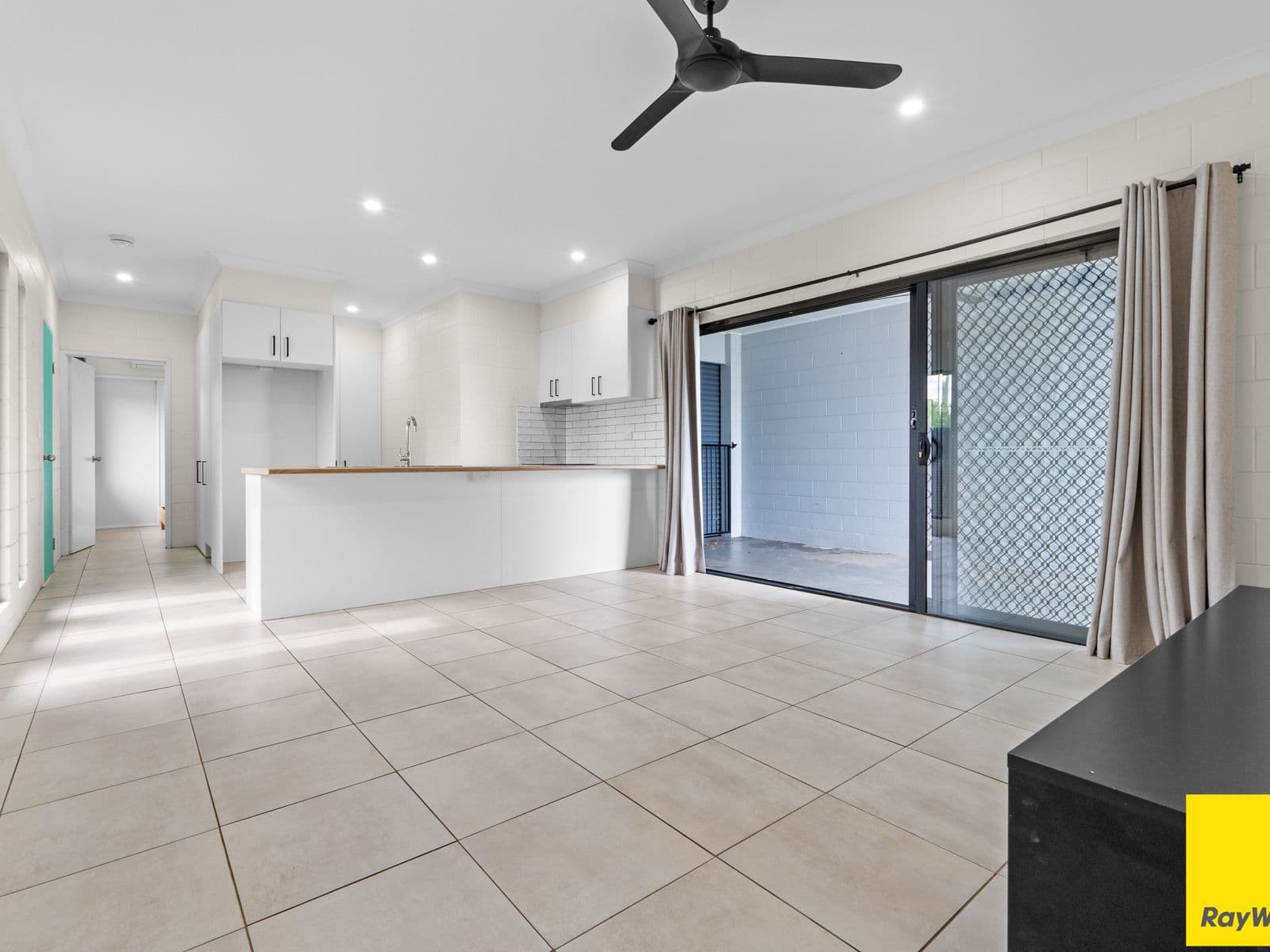 7 Whitton Street, White Rock - Thumbnail 6