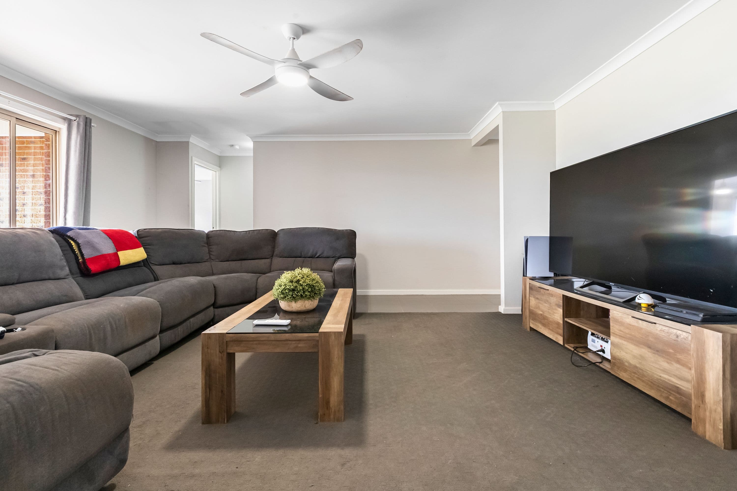 64 Ellswood Crescent, Mildura VIC 3500, Mildura - Thumbnail 3